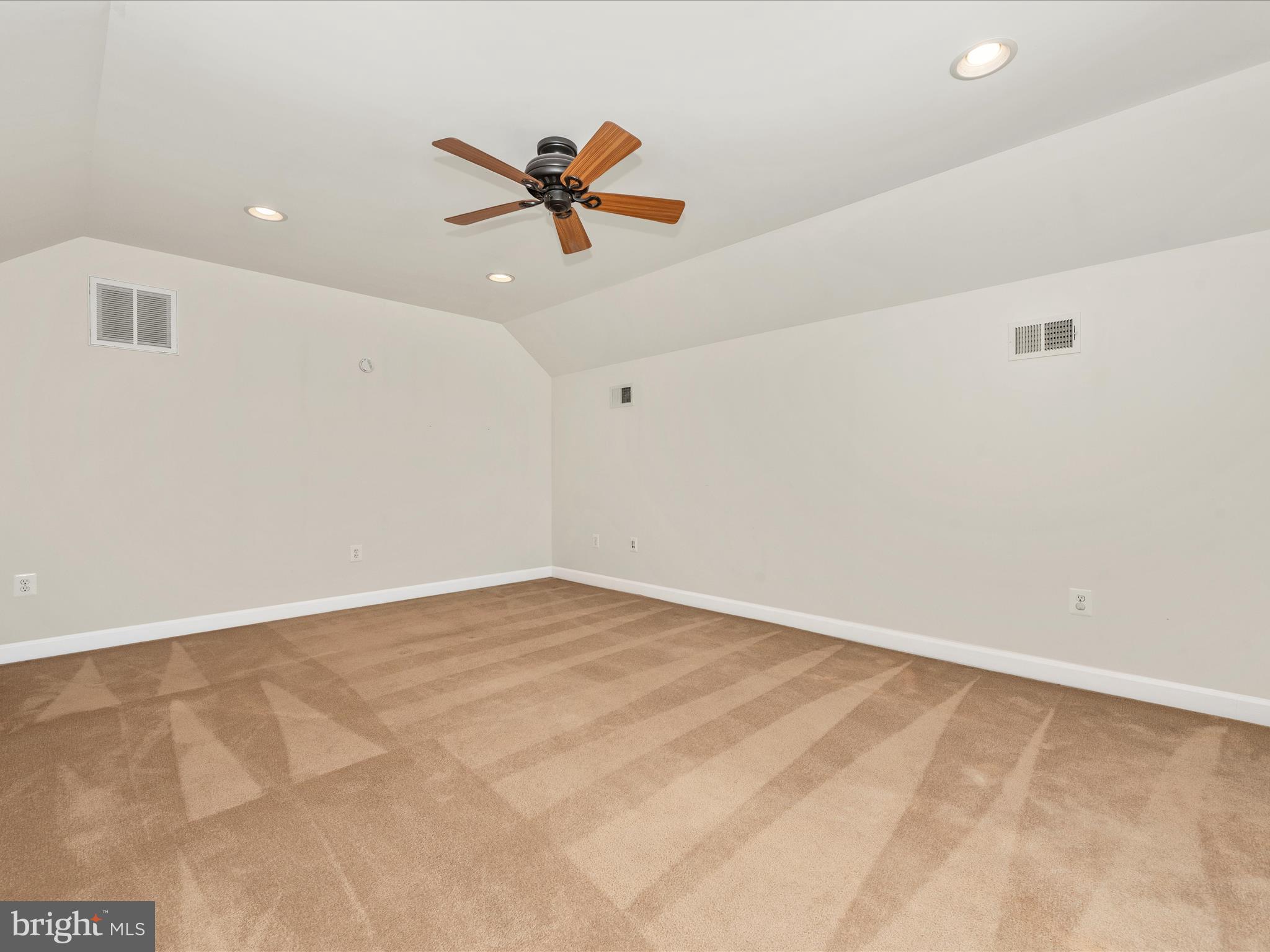 SUN MEADOW - Residential