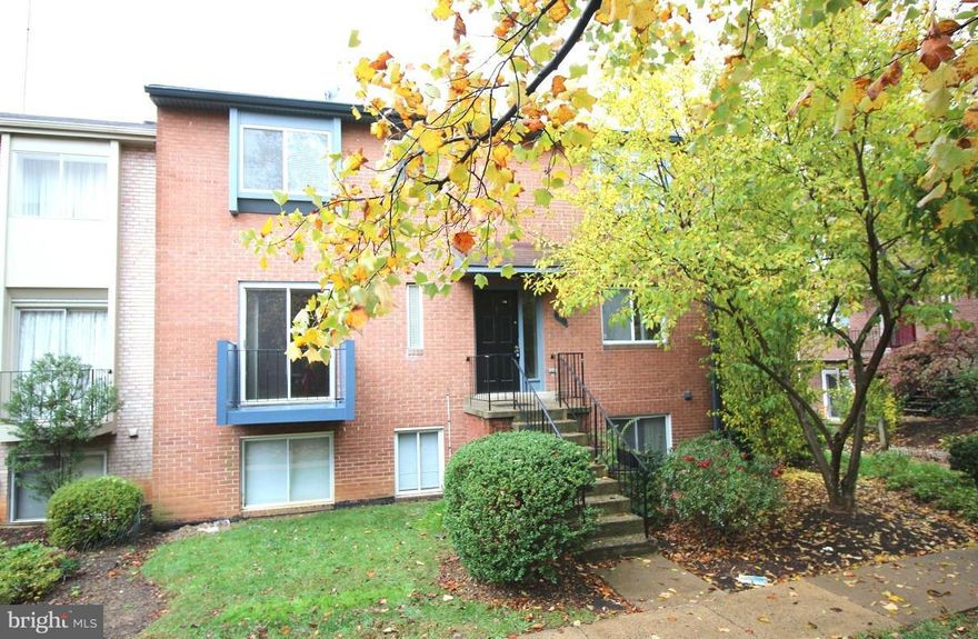 CONDO TH IN PRISTINE CONDITION*2 LEVELS 3 BEDRMS*2 BATHRMS*MINS TO I495*I395*I95*LANDMARK MALL*ANNANDALE NOVA CAMPUS*RESTAURANTS & ENTERTAINMENTS*FRESH PAINTING*PERGO FLRS MAIN LEVEL* KITCHEN HAS GRANITE COUNTER-TOPS*MAPLE CABINETS*STAINLESS STEEL APPLIANCES*CERAMIC TILE FLR *WASHER & DRYER INSIDE UNIT*BATHRMS  CERAMIC TILES*MOVE-IN CONDITION*CARDINAL TITLE  1 YEAR HOME WARRANTY.