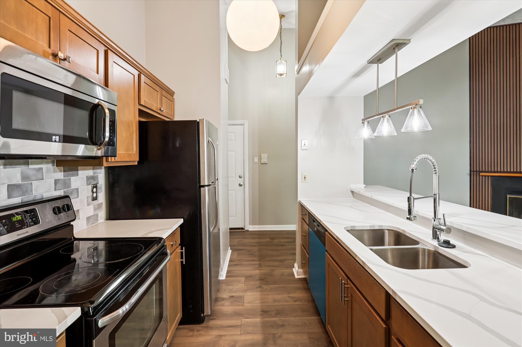 WOODBRIDGE CENTER - Residential