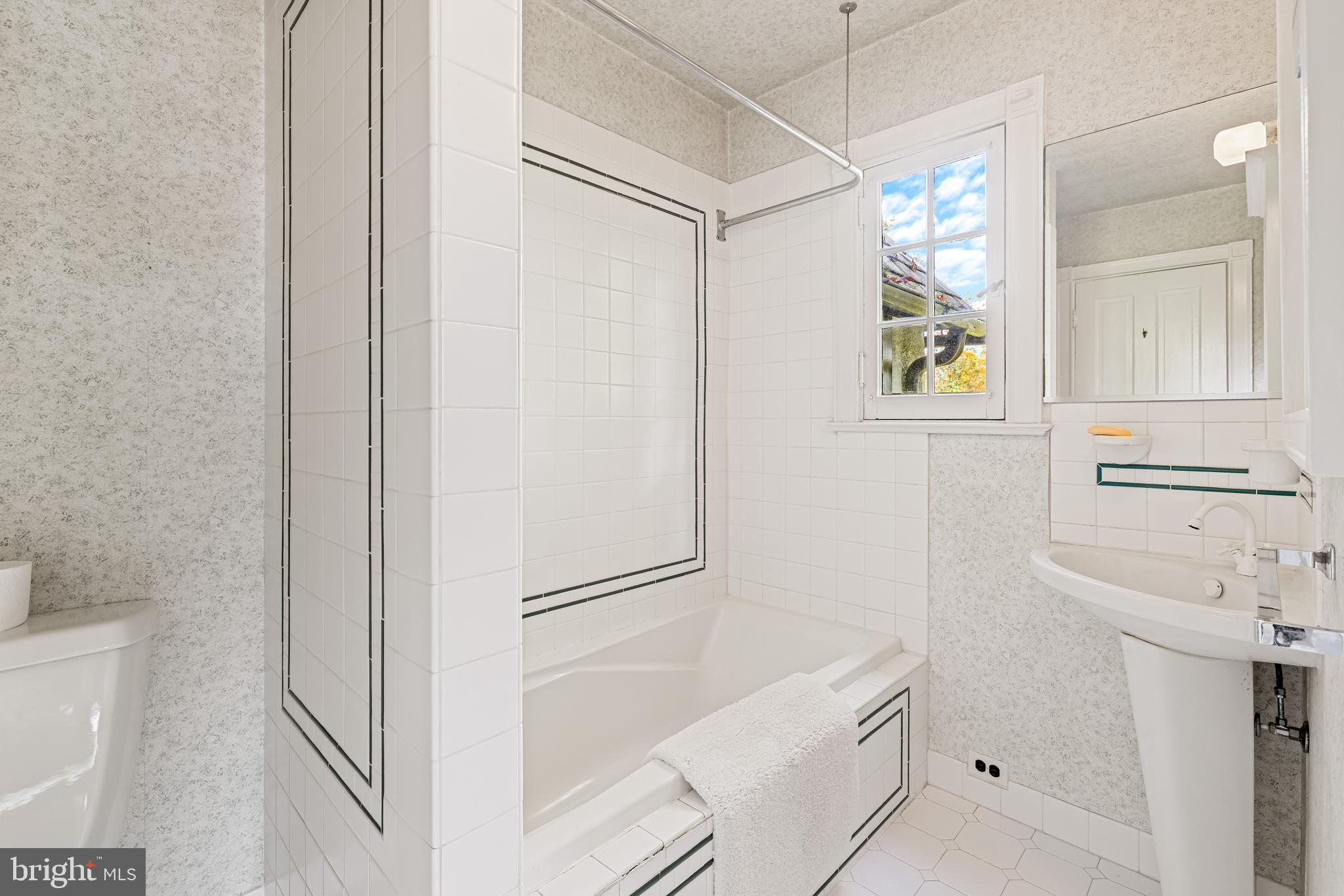 ROLAND PARK - Residential