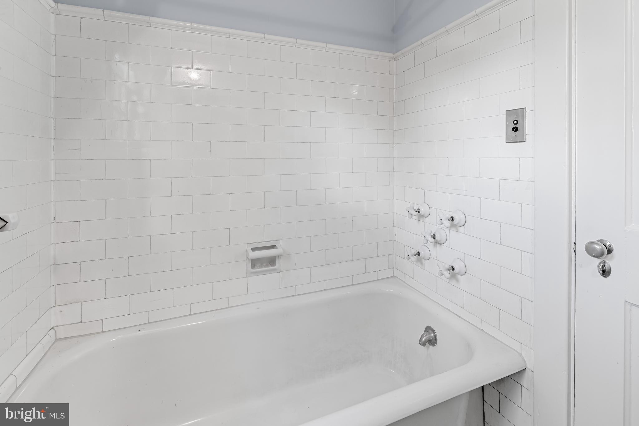 ROLAND PARK - Residential