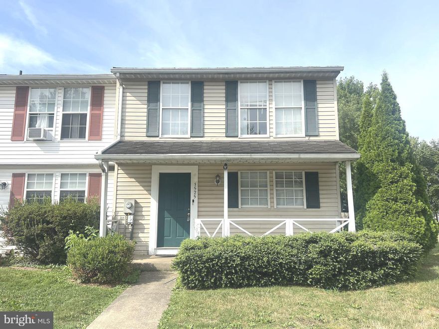 Charming end unit townhouse with three bedrooms, perfect for immediate occupancy.  On the first floor, the living and dining rooms feature elegant hardwood floors. A spacious backyard, enclosed with a fence, awaits through the sliding glass door, providing ample space for barbecues and get-togethers while ensuring privacy. Conveniently located near a hospital, schools, and a variety of shopping and entertainment options.