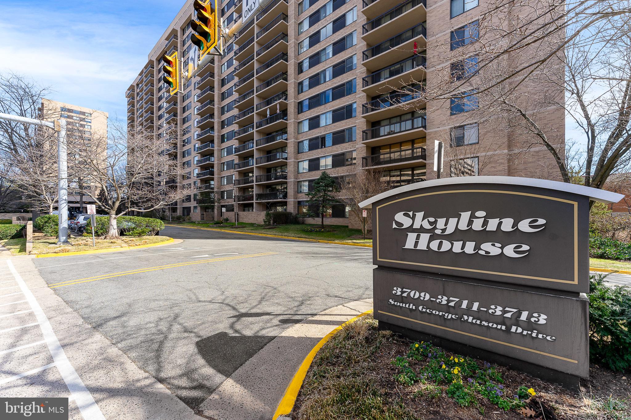 SKYLINE HOUSE - Residential