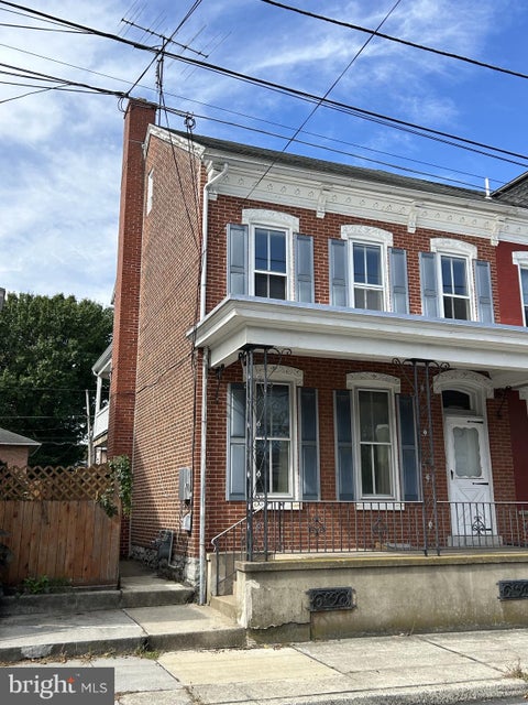 Townhouse For Sale - 71 Noble Street<br/> KUTZTOWN, PA 19530