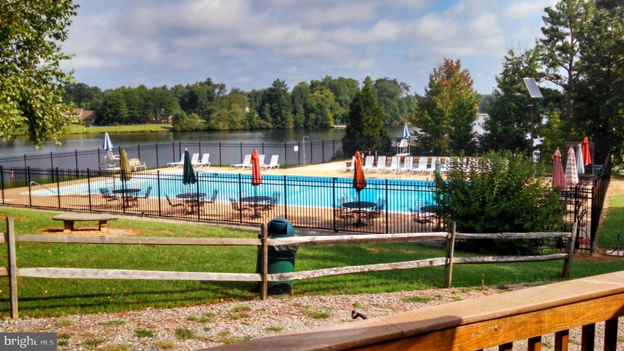 LAKE LAND OR - Residential