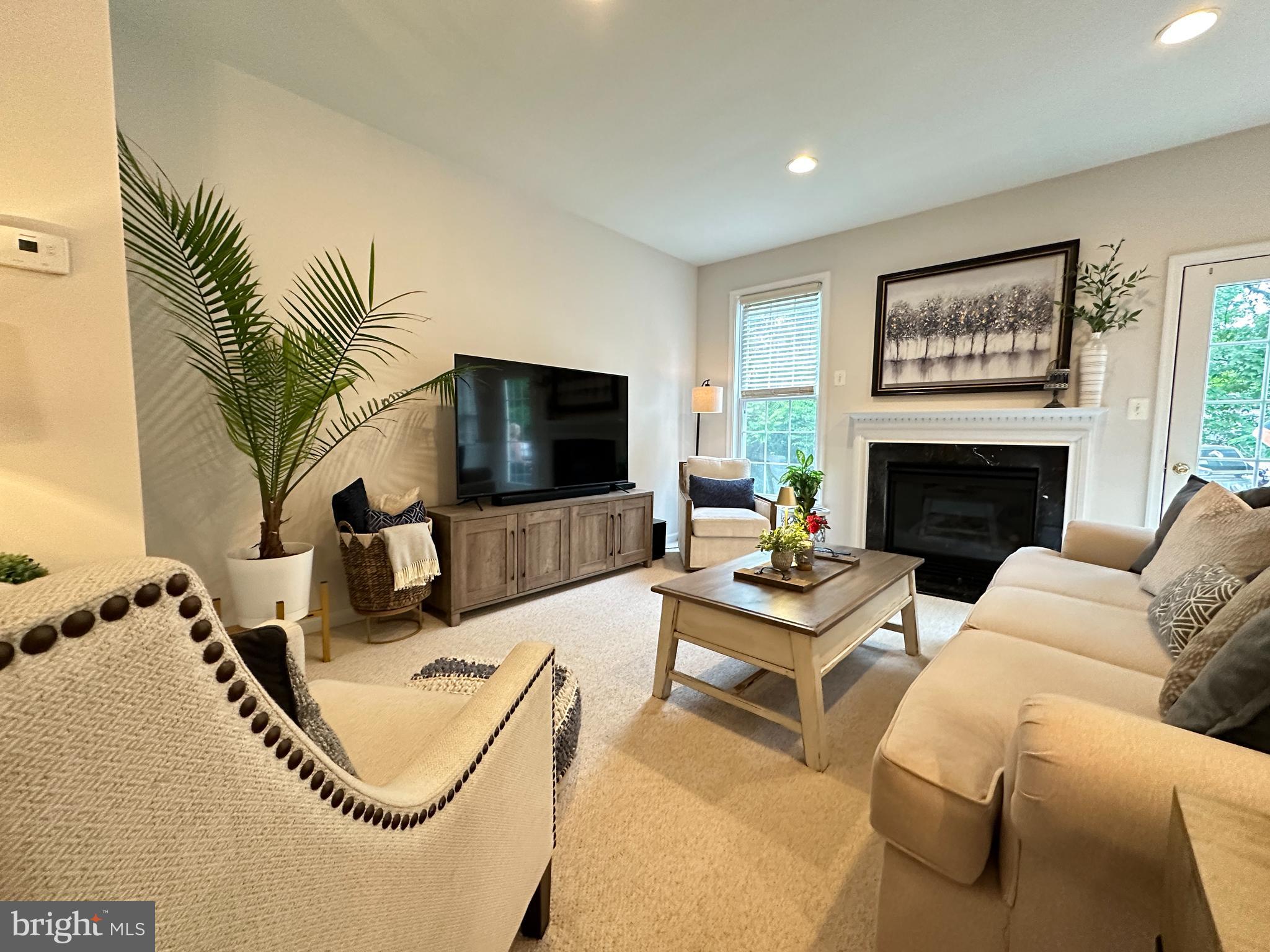 DOMINION VALLEY COUNTRY CLUB - Residential Lease