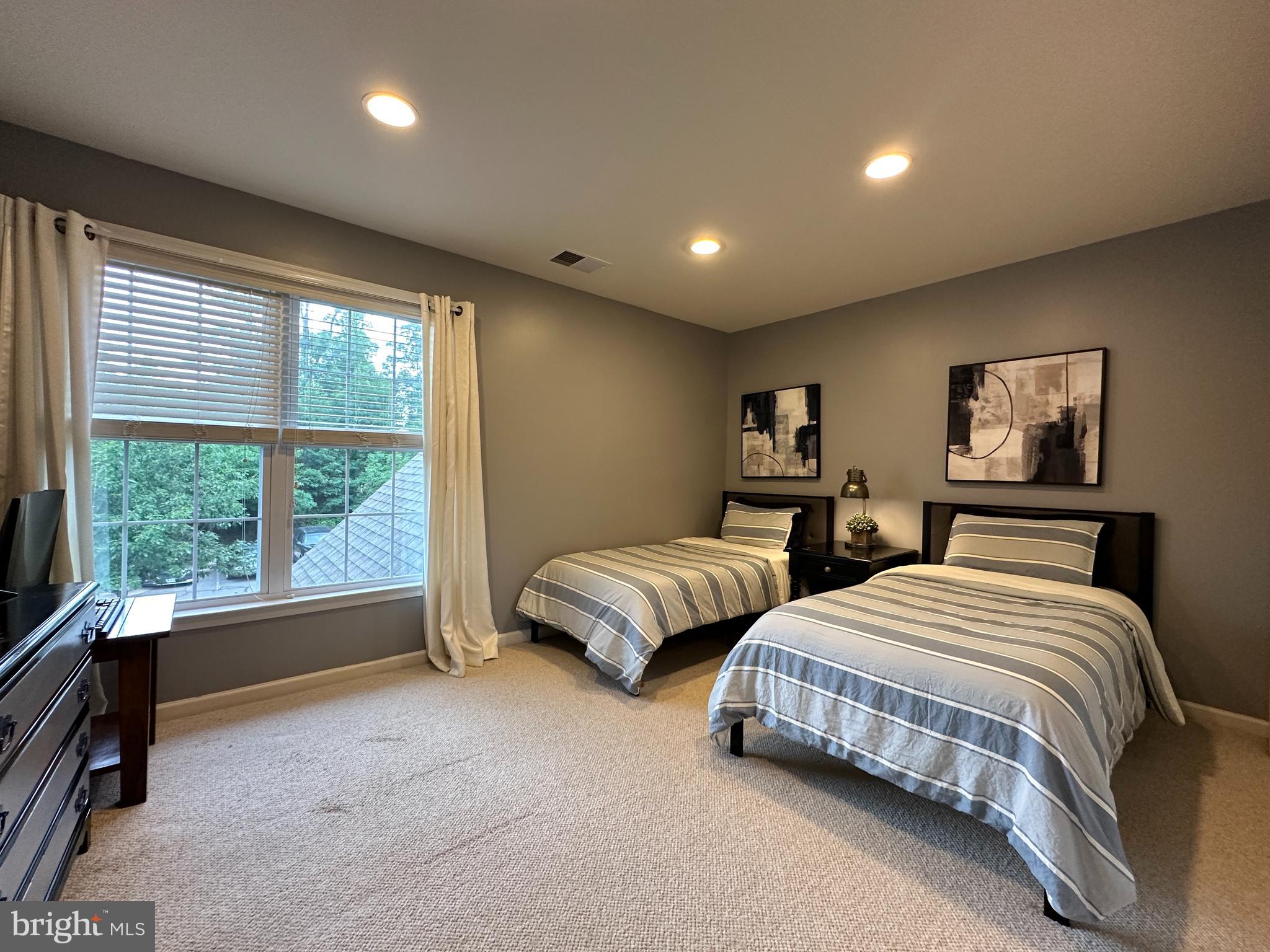 DOMINION VALLEY COUNTRY CLUB - Residential Lease