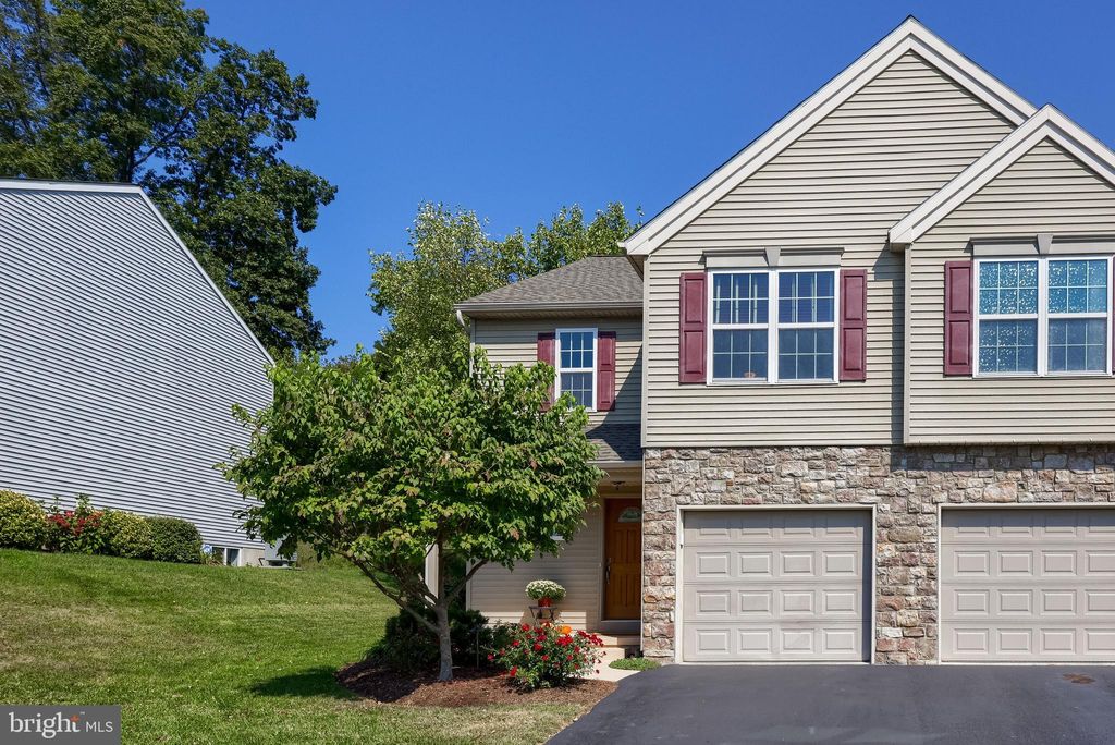 Photo of 225 Eagle Drive, EPHRATA, PA 17522 (MLS # PALA2075574)