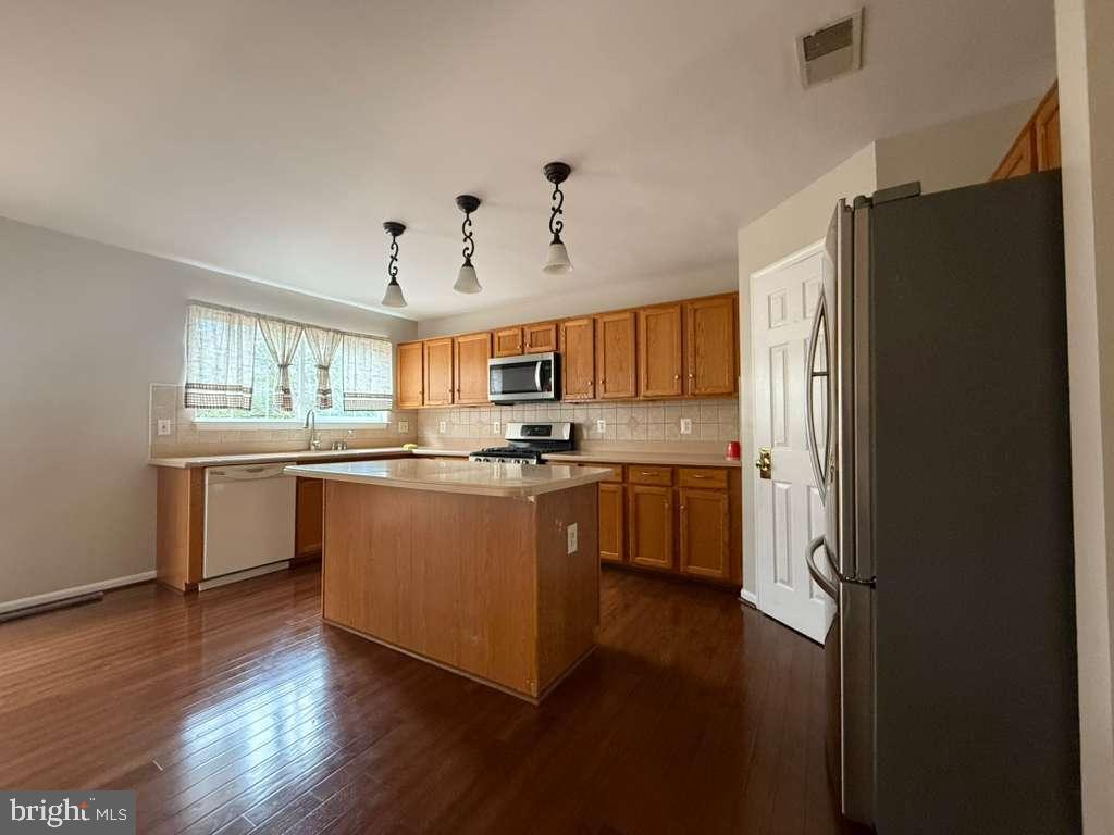 8312 WALLACE LANE