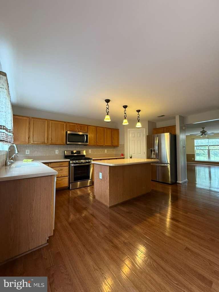 8312 WALLACE LANE