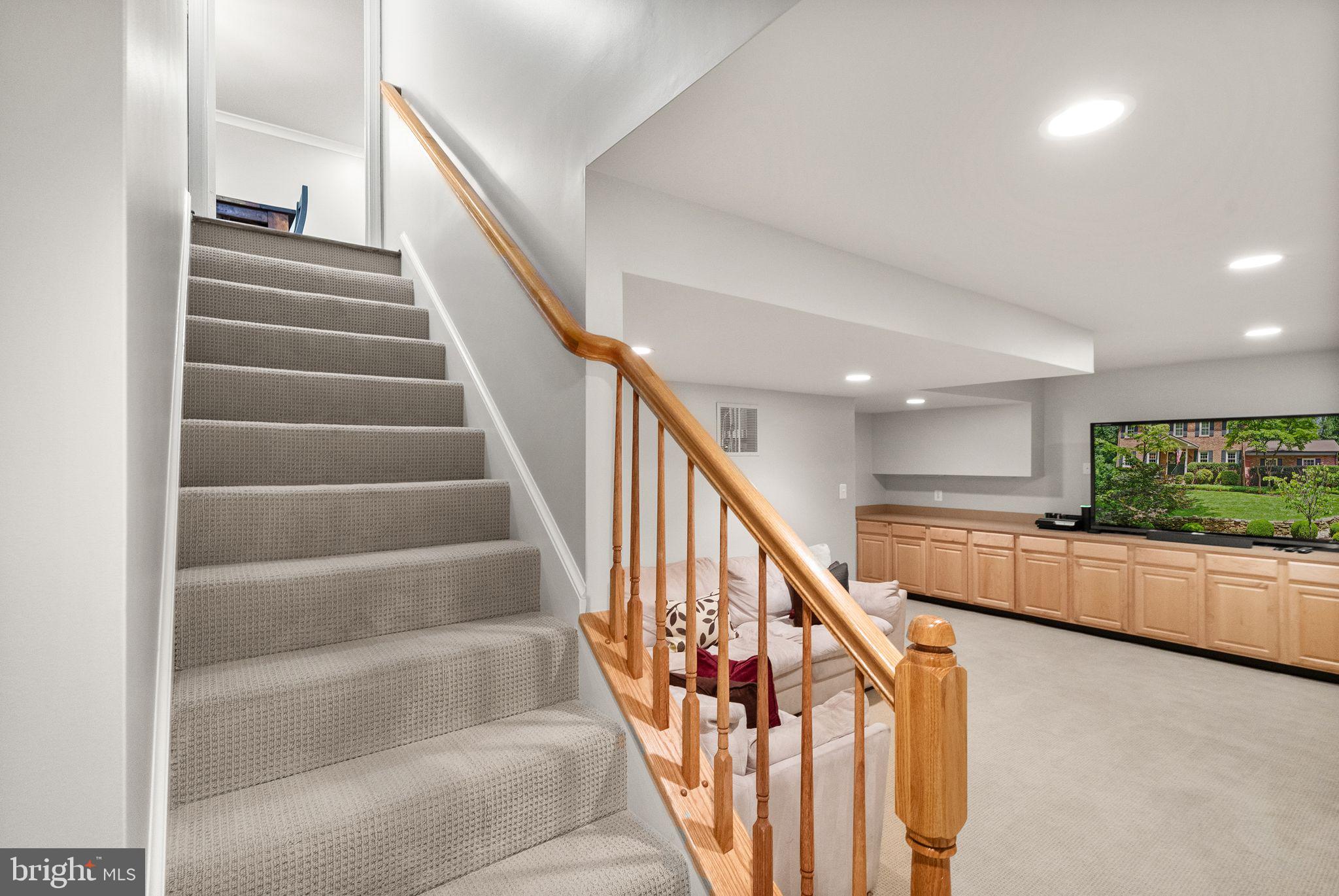 WAPLES MILL ESTATES - Residential