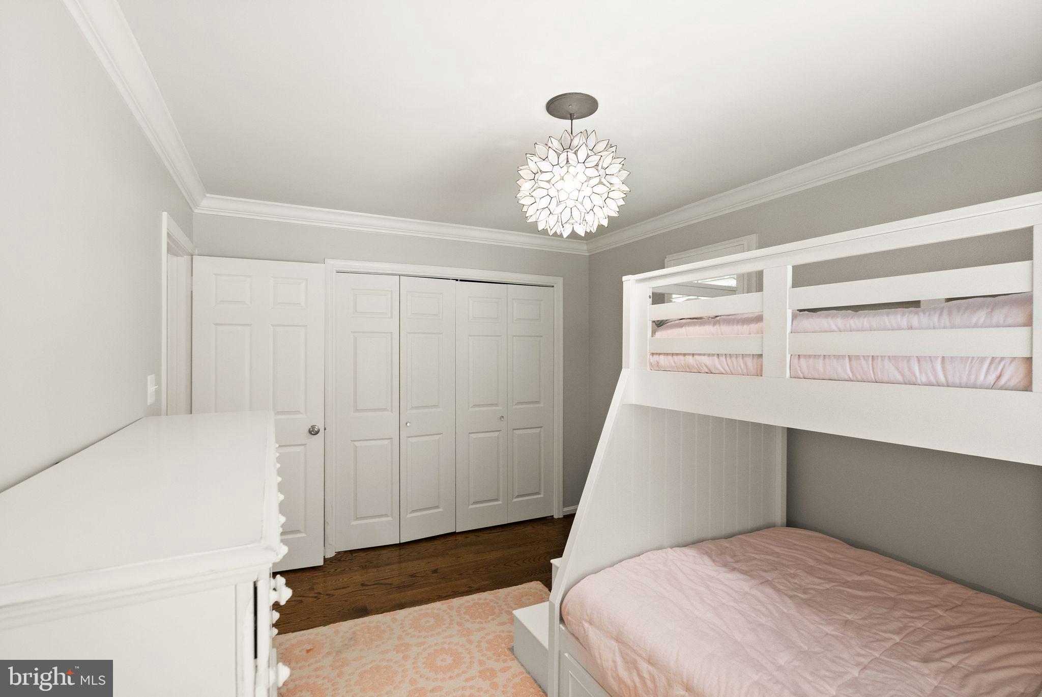 WAPLES MILL ESTATES - Residential