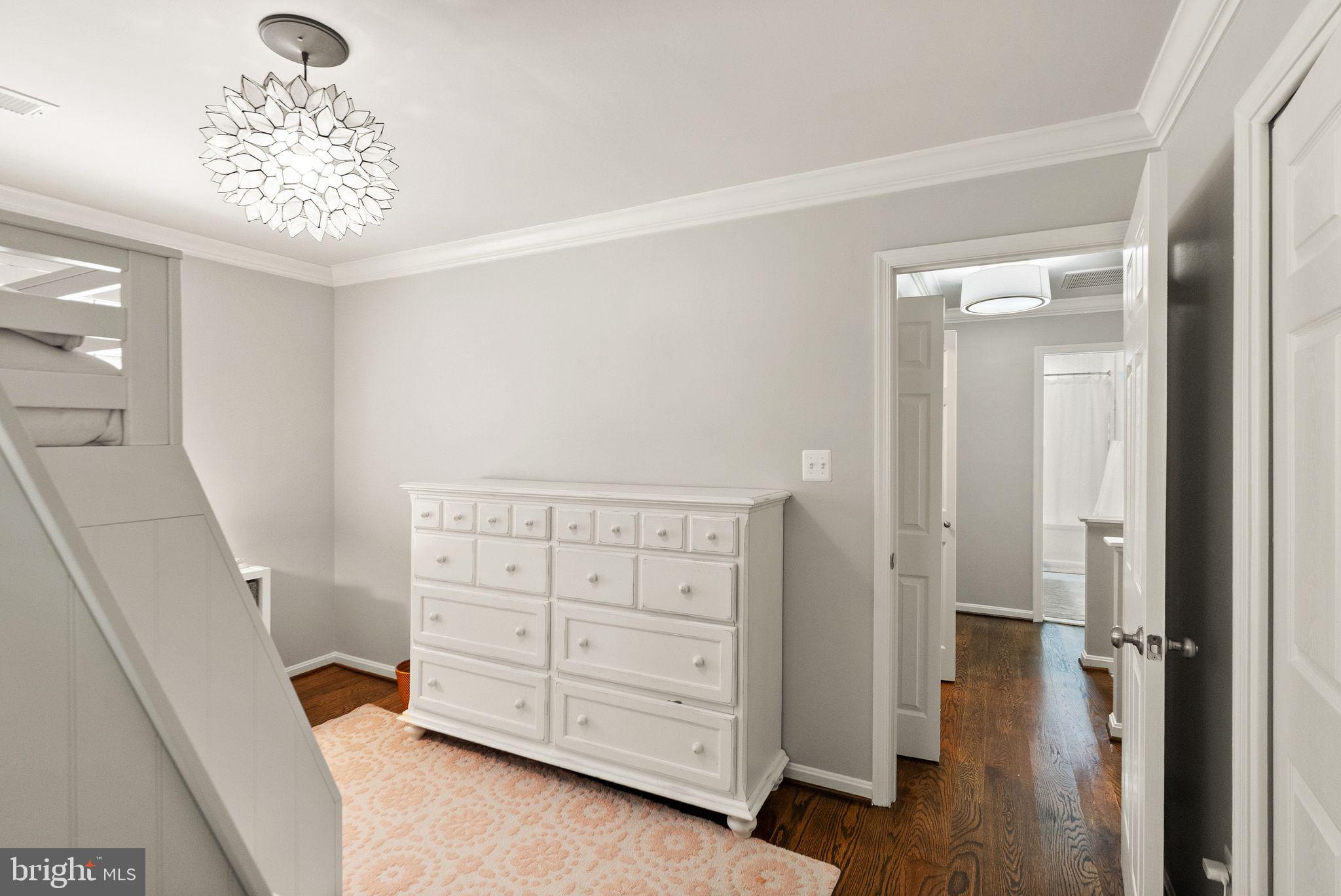 WAPLES MILL ESTATES - Residential