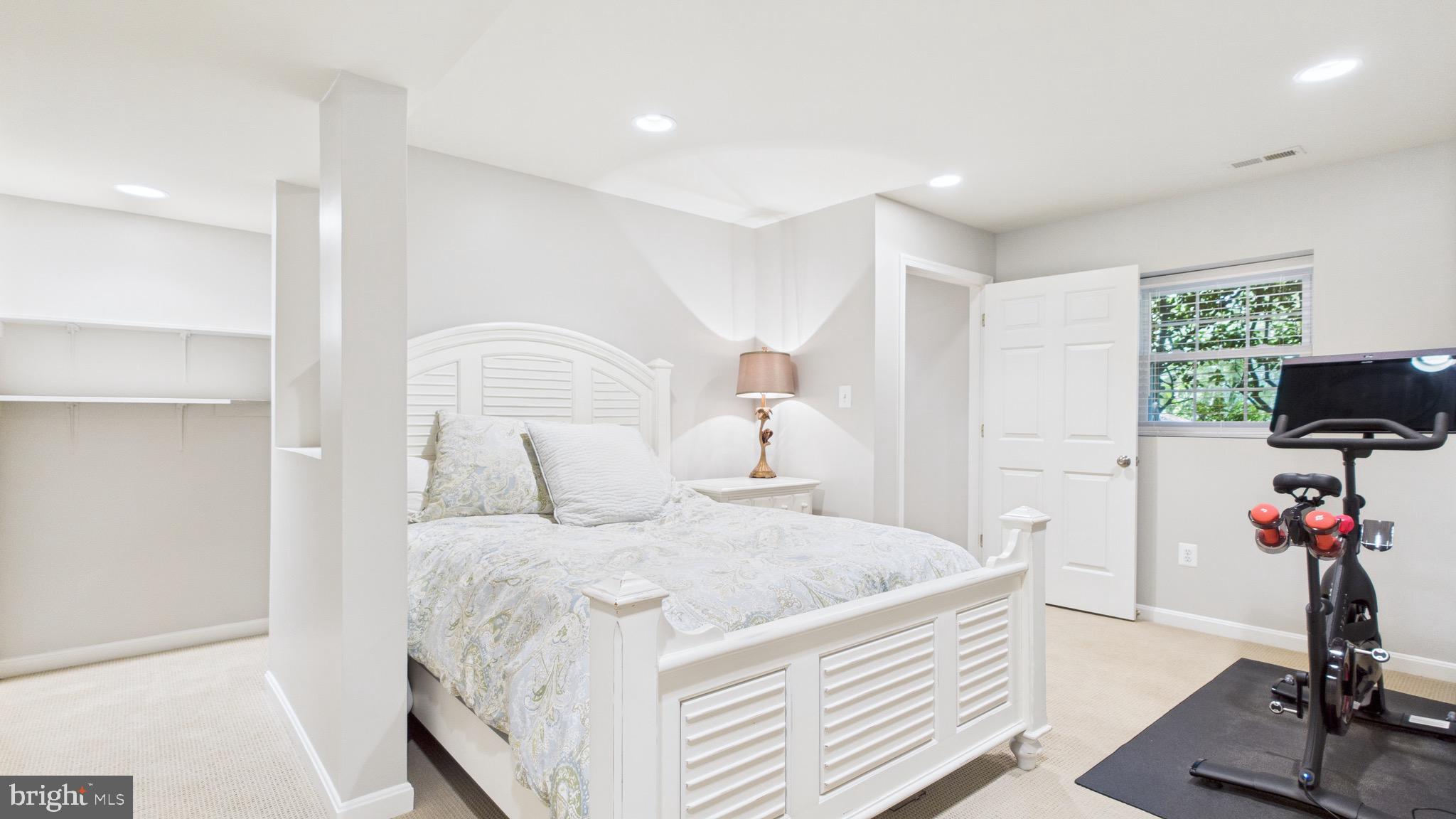 WAPLES MILL ESTATES - Residential