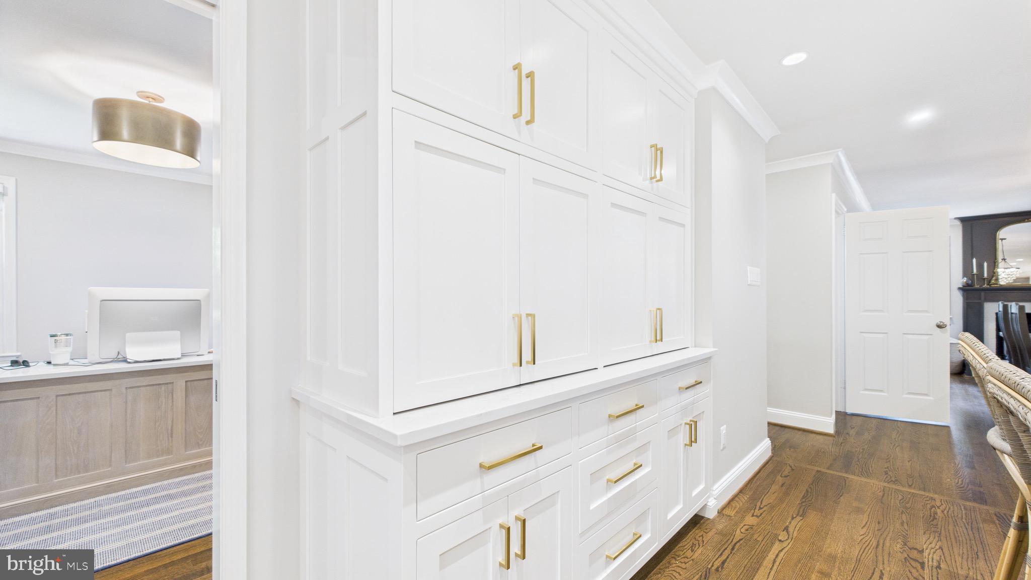 WAPLES MILL ESTATES - Residential