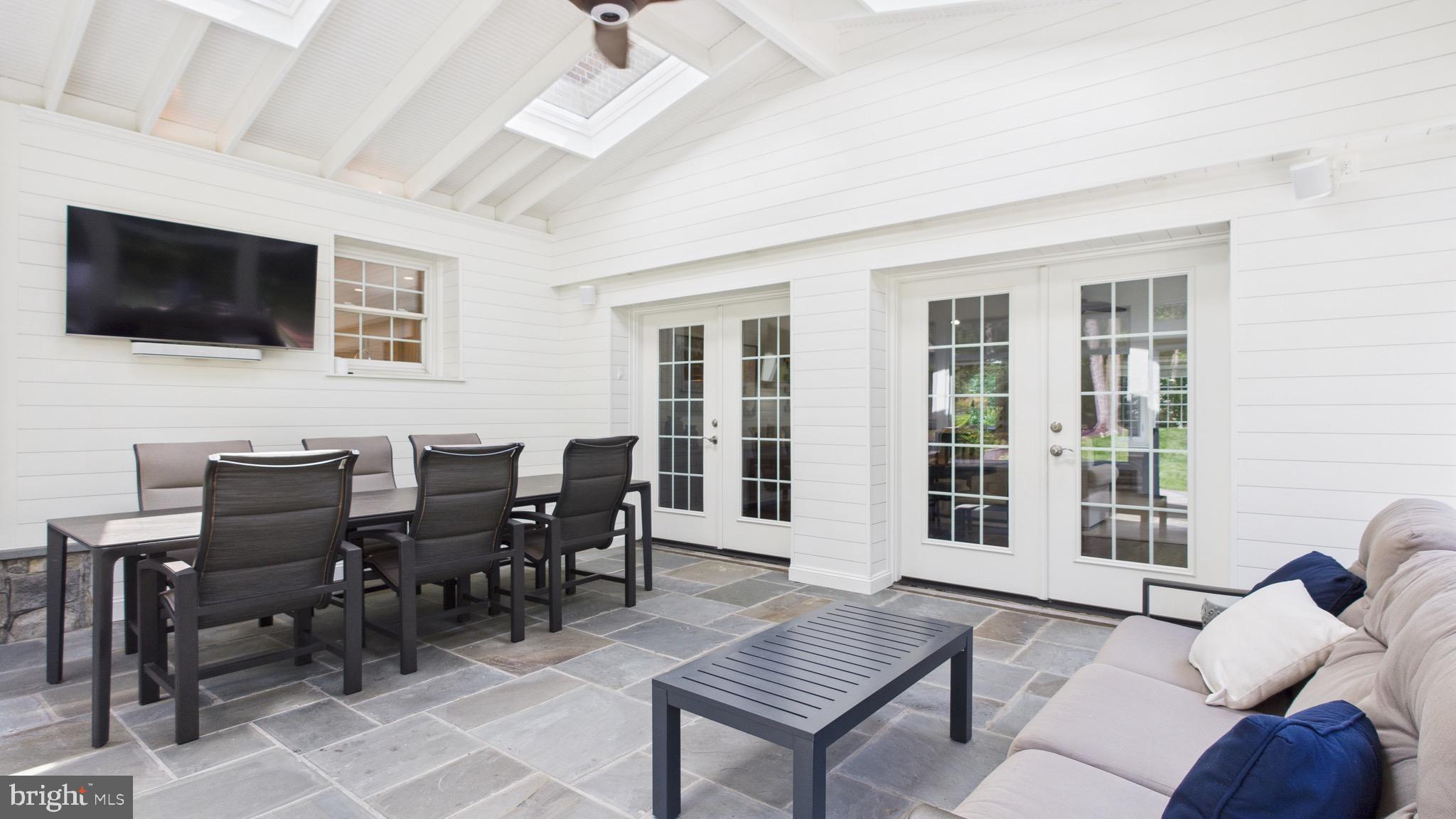 WAPLES MILL ESTATES - Residential