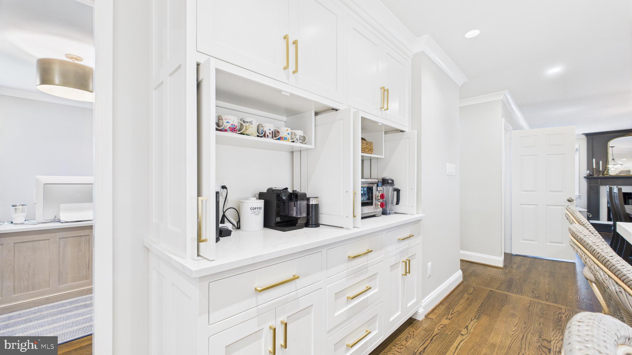 WAPLES MILL ESTATES - Residential