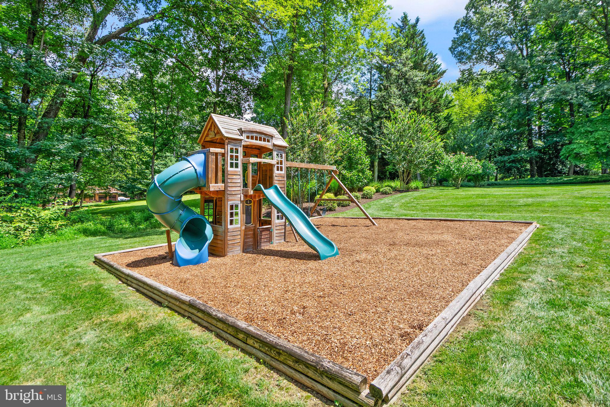 WAPLES MILL ESTATES - Residential