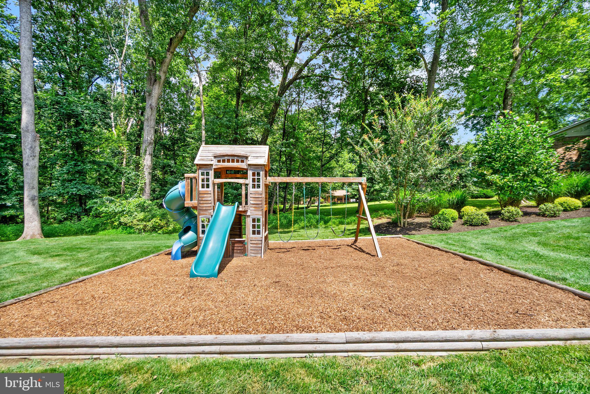 WAPLES MILL ESTATES - Residential