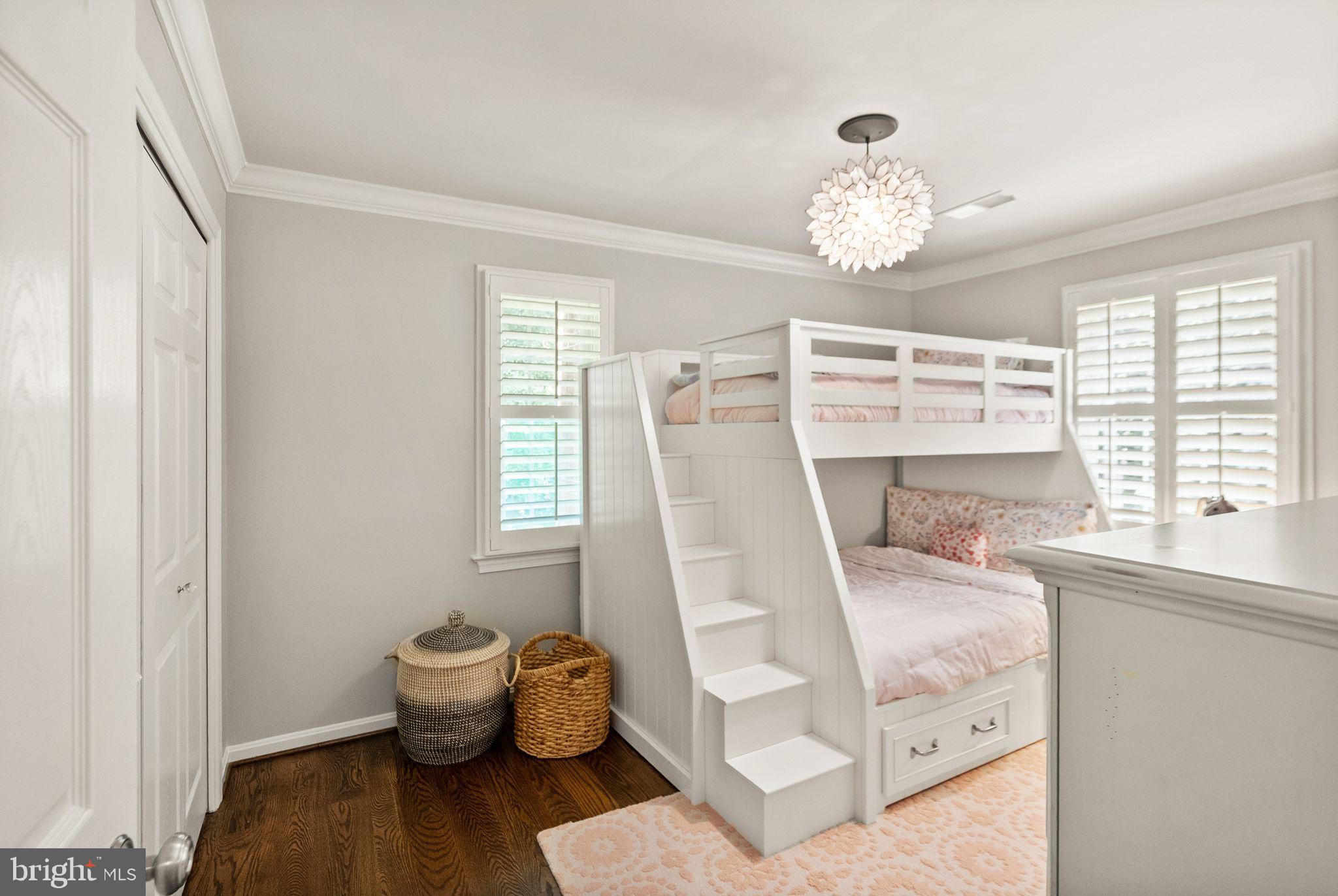 WAPLES MILL ESTATES - Residential