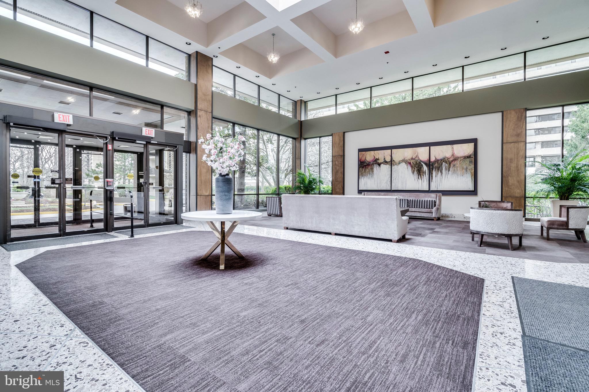 SKYLINE HOUSE - Residential