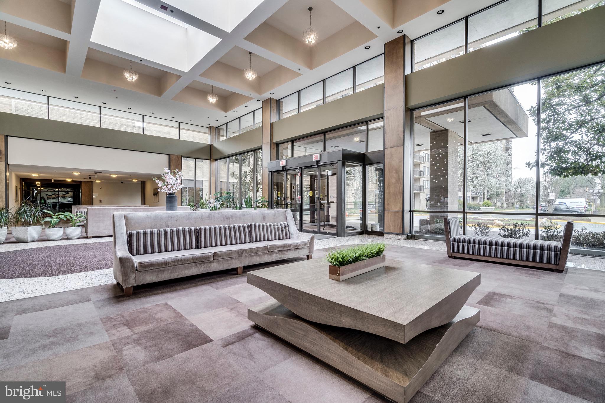 SKYLINE HOUSE - Residential