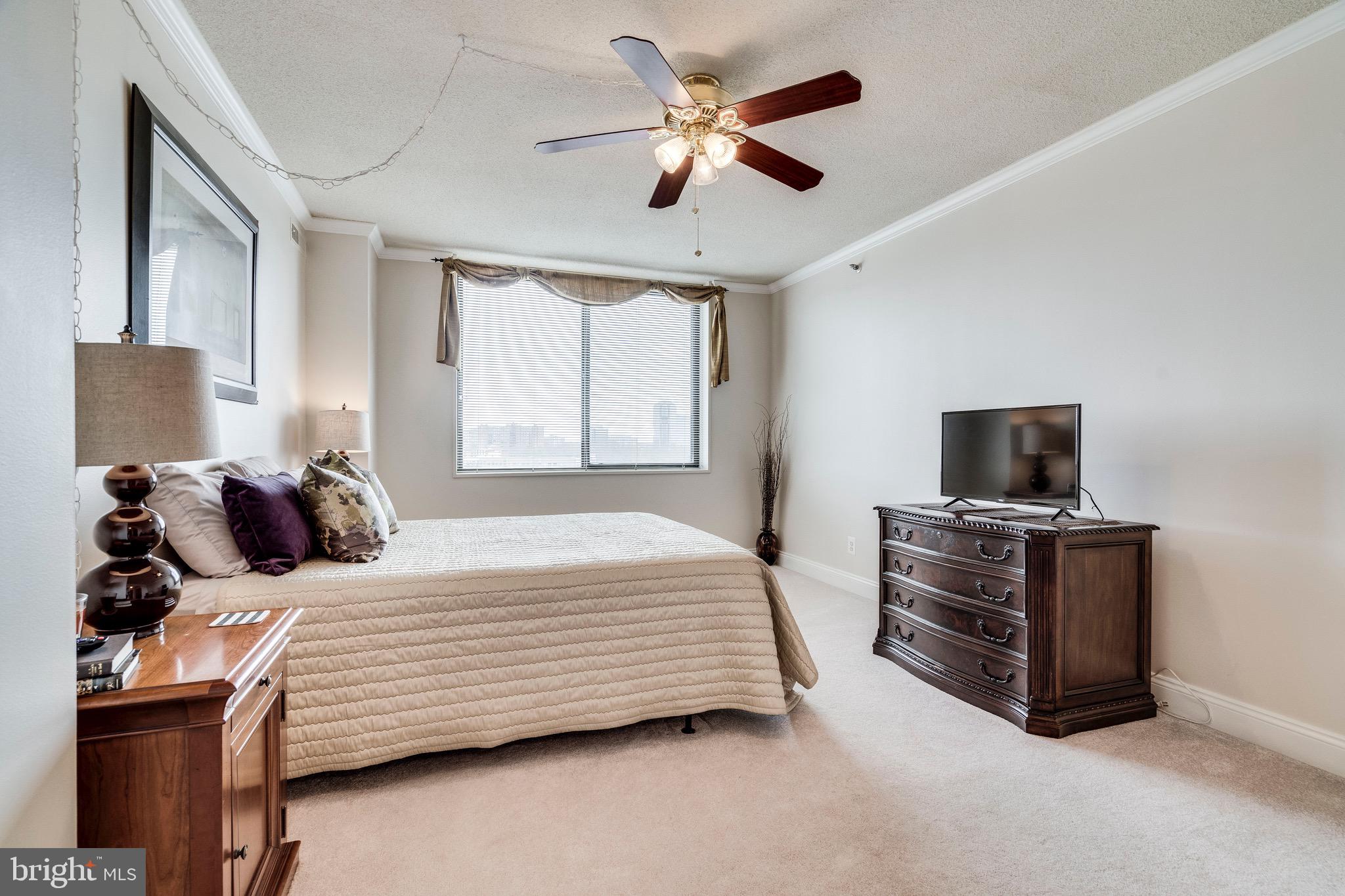 SKYLINE HOUSE - Residential