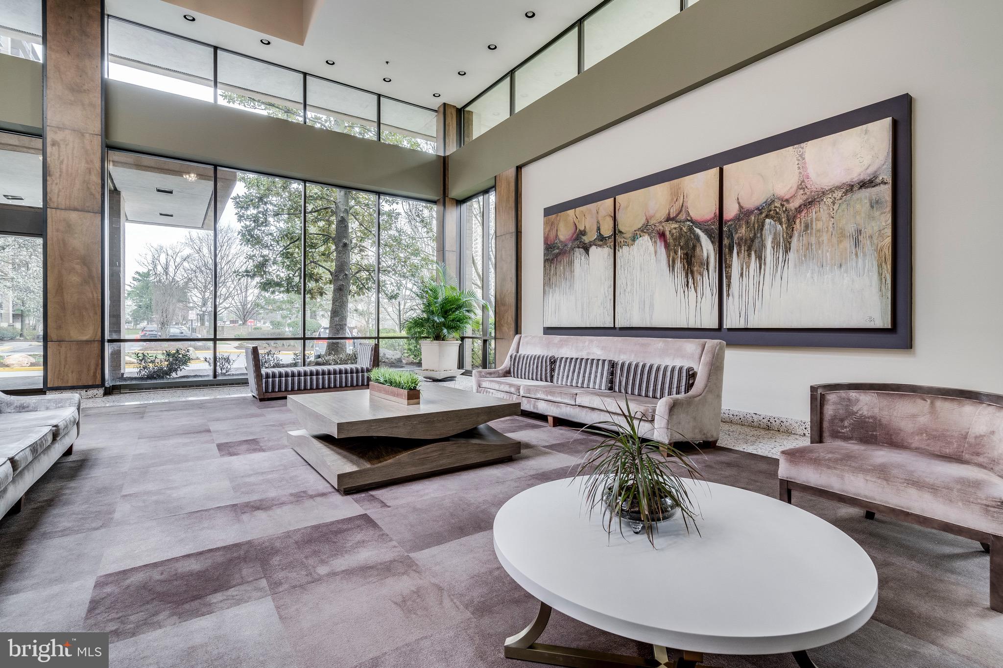 SKYLINE HOUSE - Residential