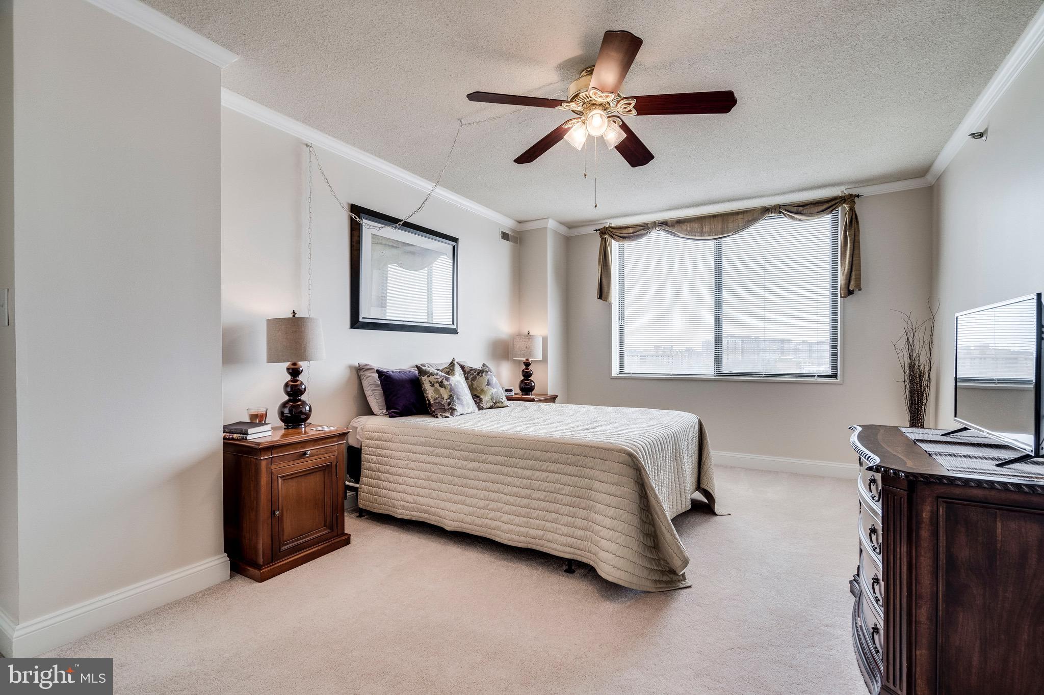 SKYLINE HOUSE - Residential