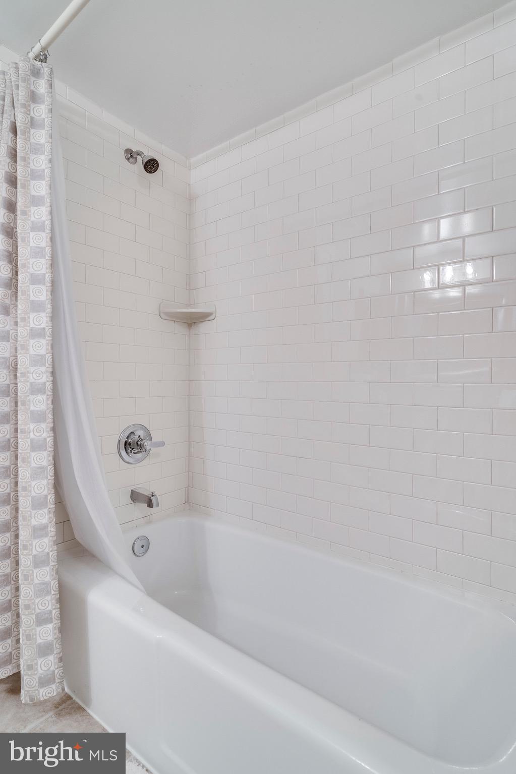 SKYLINE HOUSE - Residential