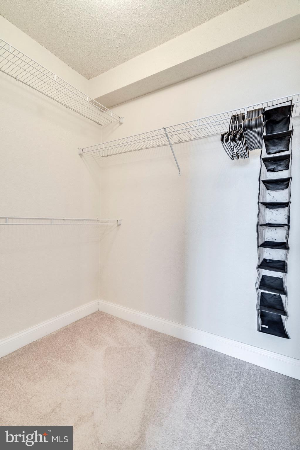 SKYLINE HOUSE - Residential