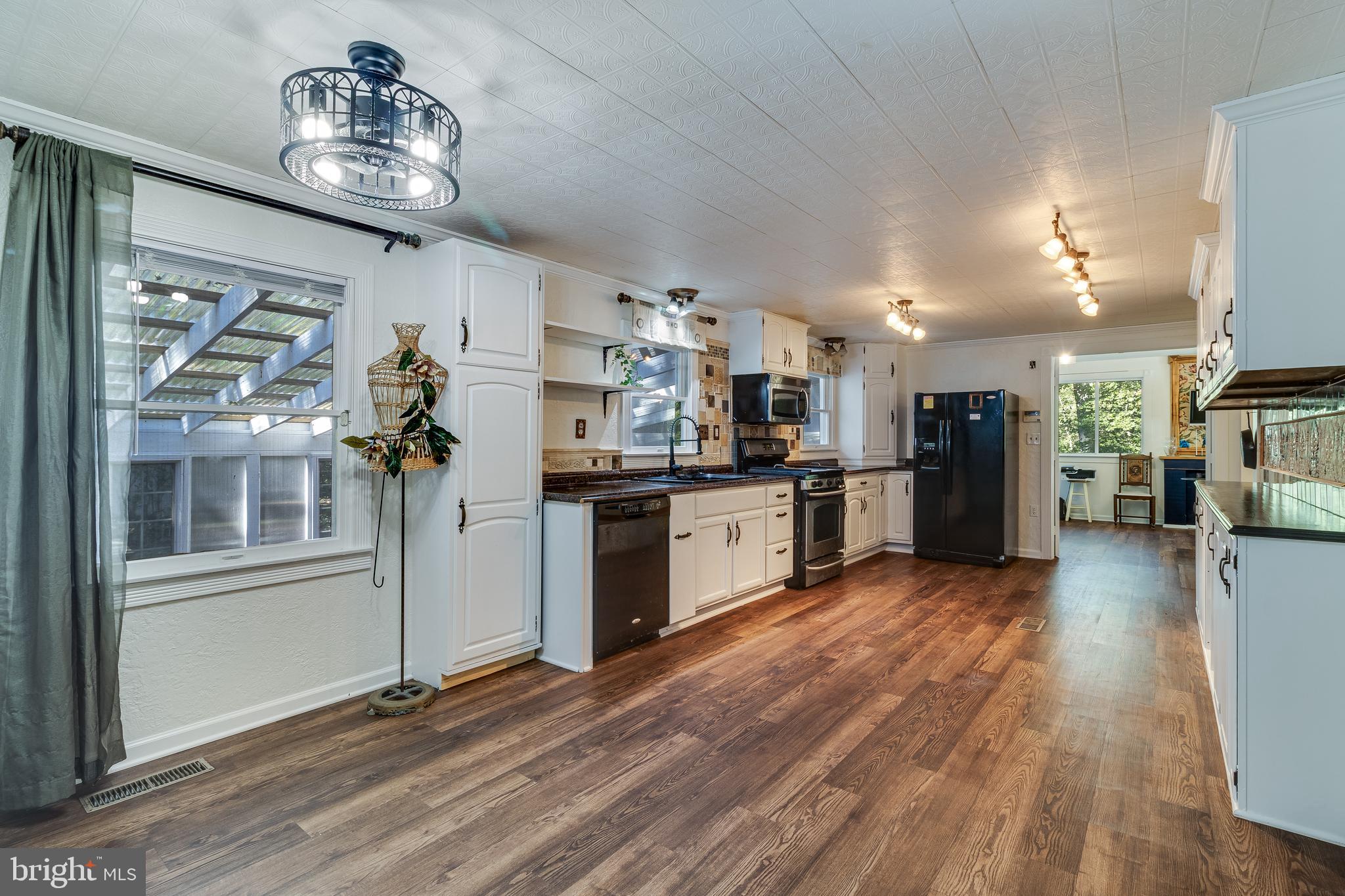 11045 KINGSTON PLACE