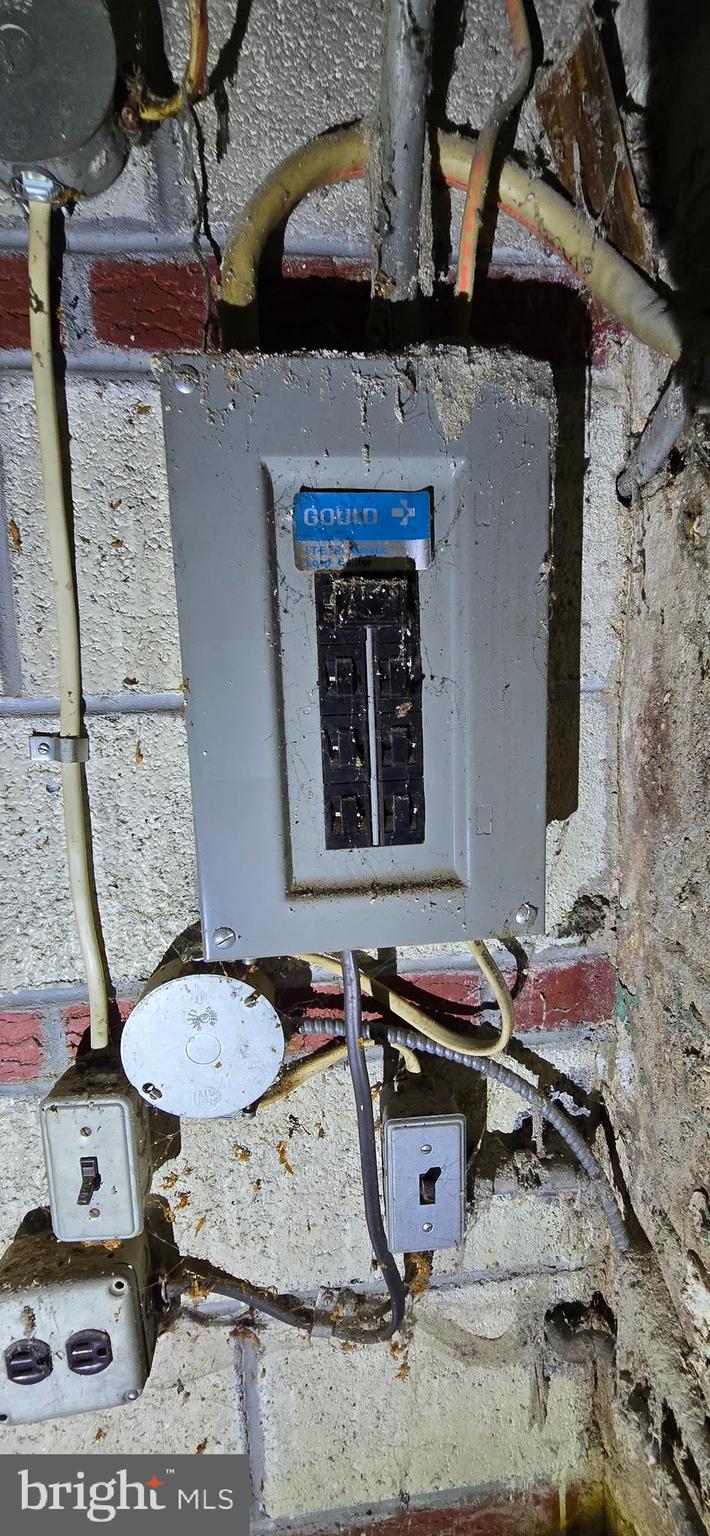 OXFORD CIRCLE - Residential