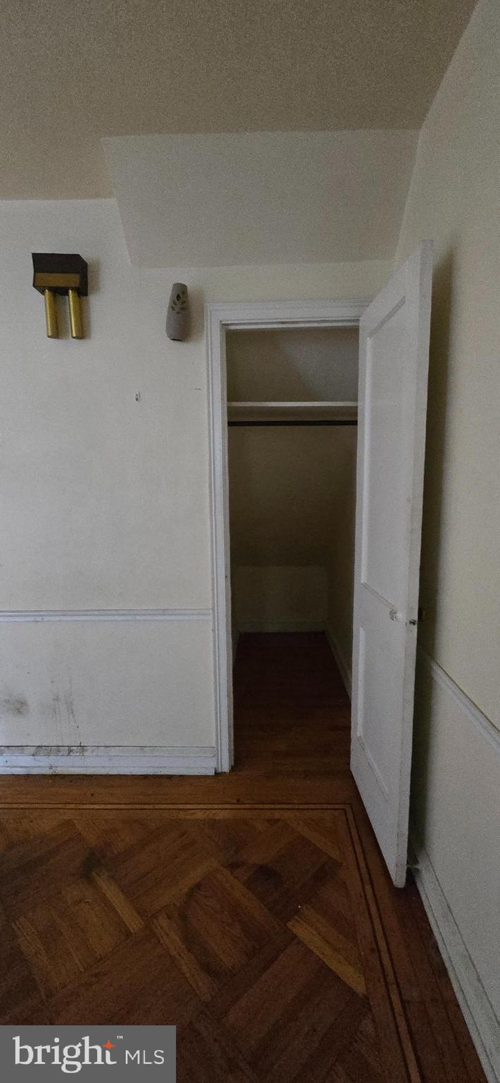 OXFORD CIRCLE - Residential