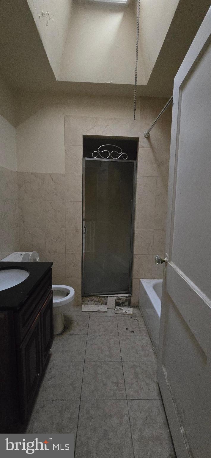 OXFORD CIRCLE - Residential