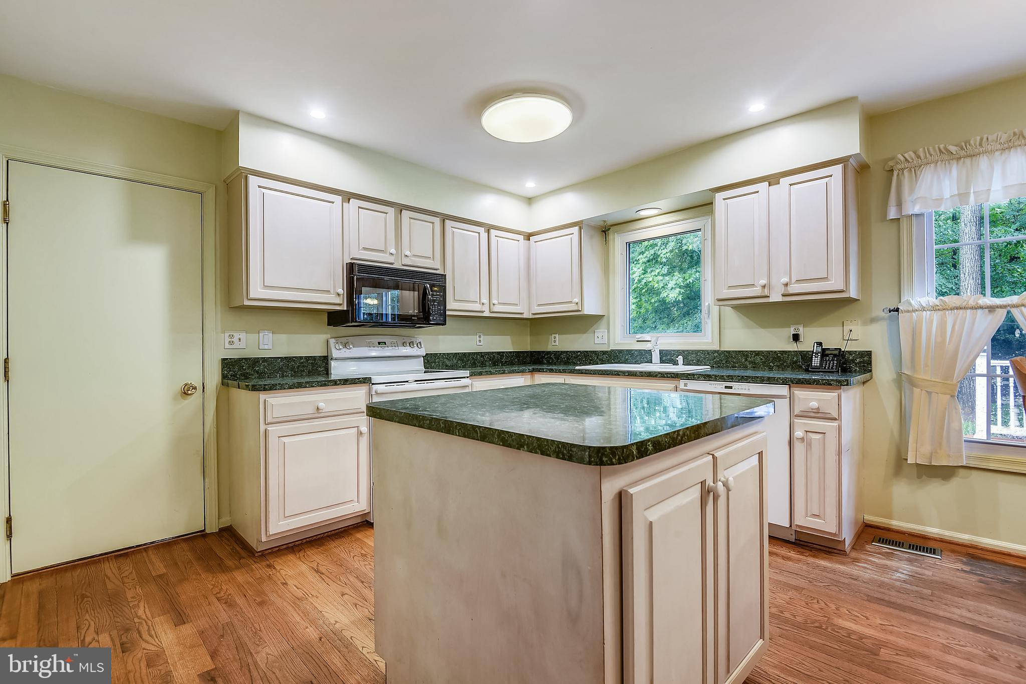 SETON WOODS - Residential