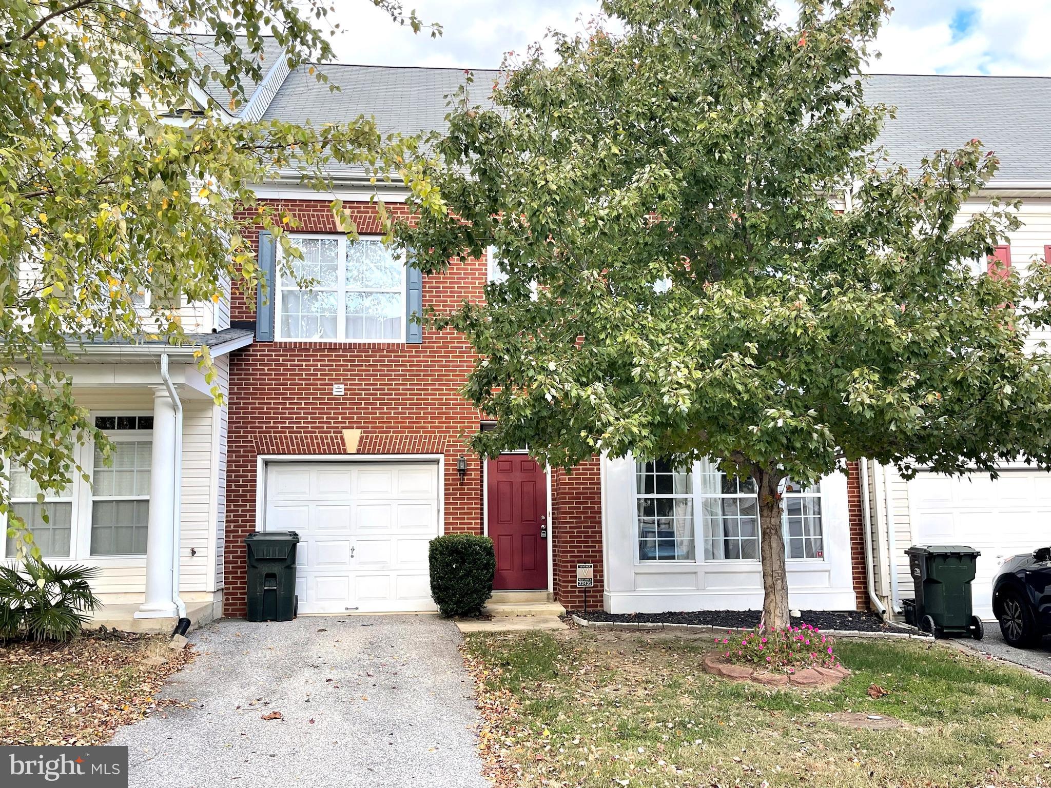 Luxury 3BR 2.5FB townhome with 1 car garage backing to wooded privacy. Main floor with open floor plan in kitchen/dining/family room area. Kitchen with breakfast bar, pantry, table space and under counter lighting. Spacious Primary Bedroom suite with 2 separate walk-in closets and huge primary bath with separate shower, jetted tub and double sink vanity. Washer and dryer in upper level laundry room. Community with rec center and pool. Close to NAS PAX River. Pets case-by-case basis.
