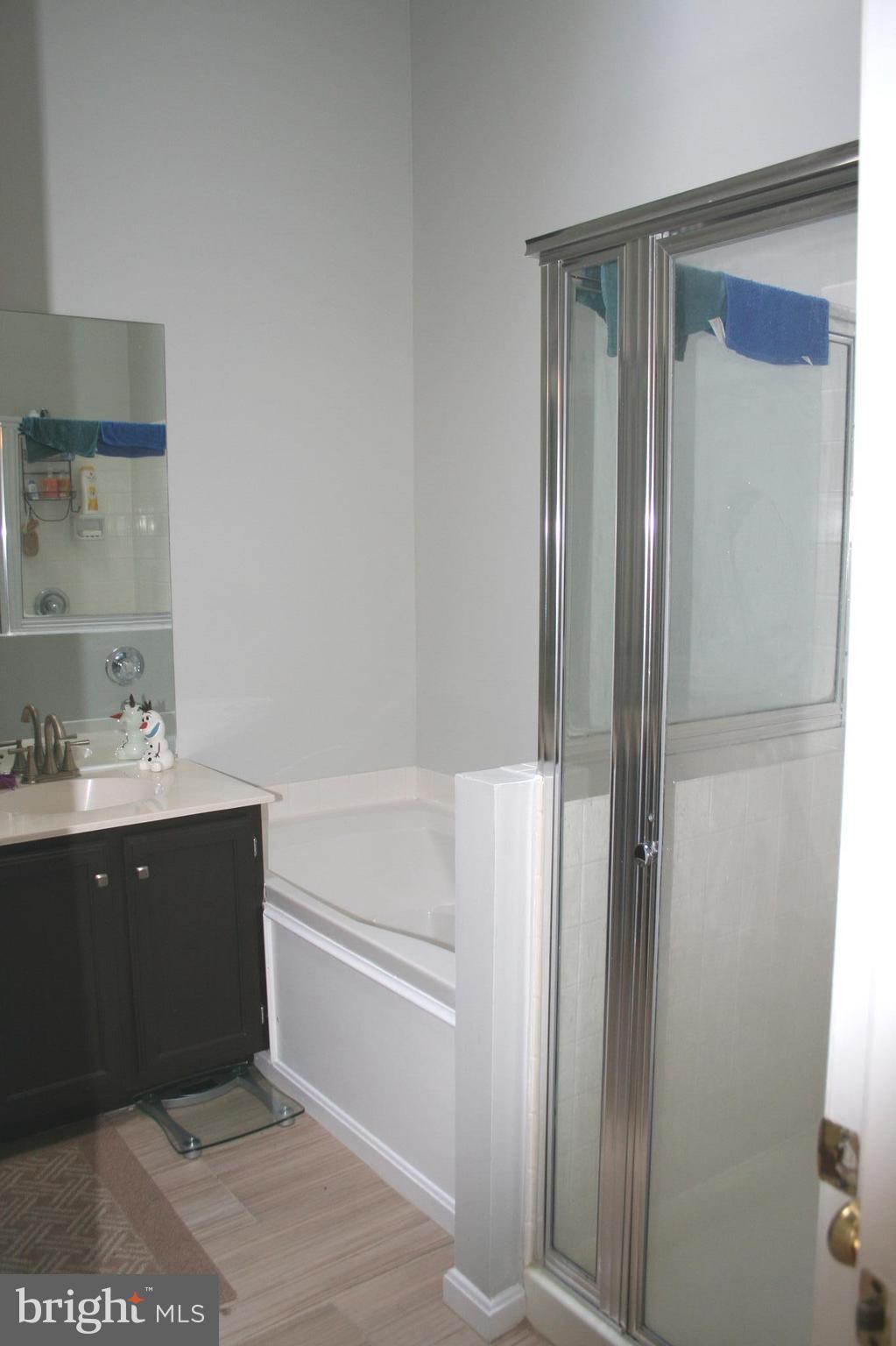 PARADISE - Residential Lease