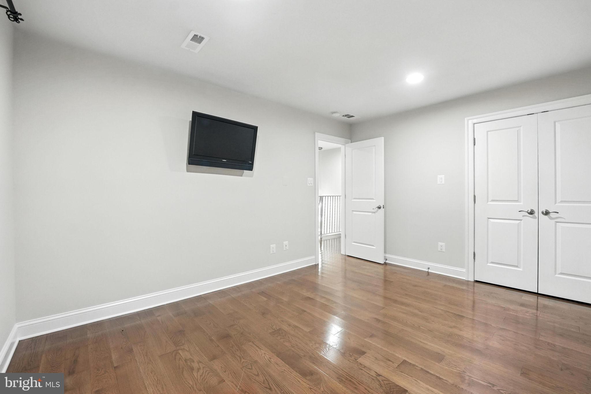 LANGLEY OAKS - Residential