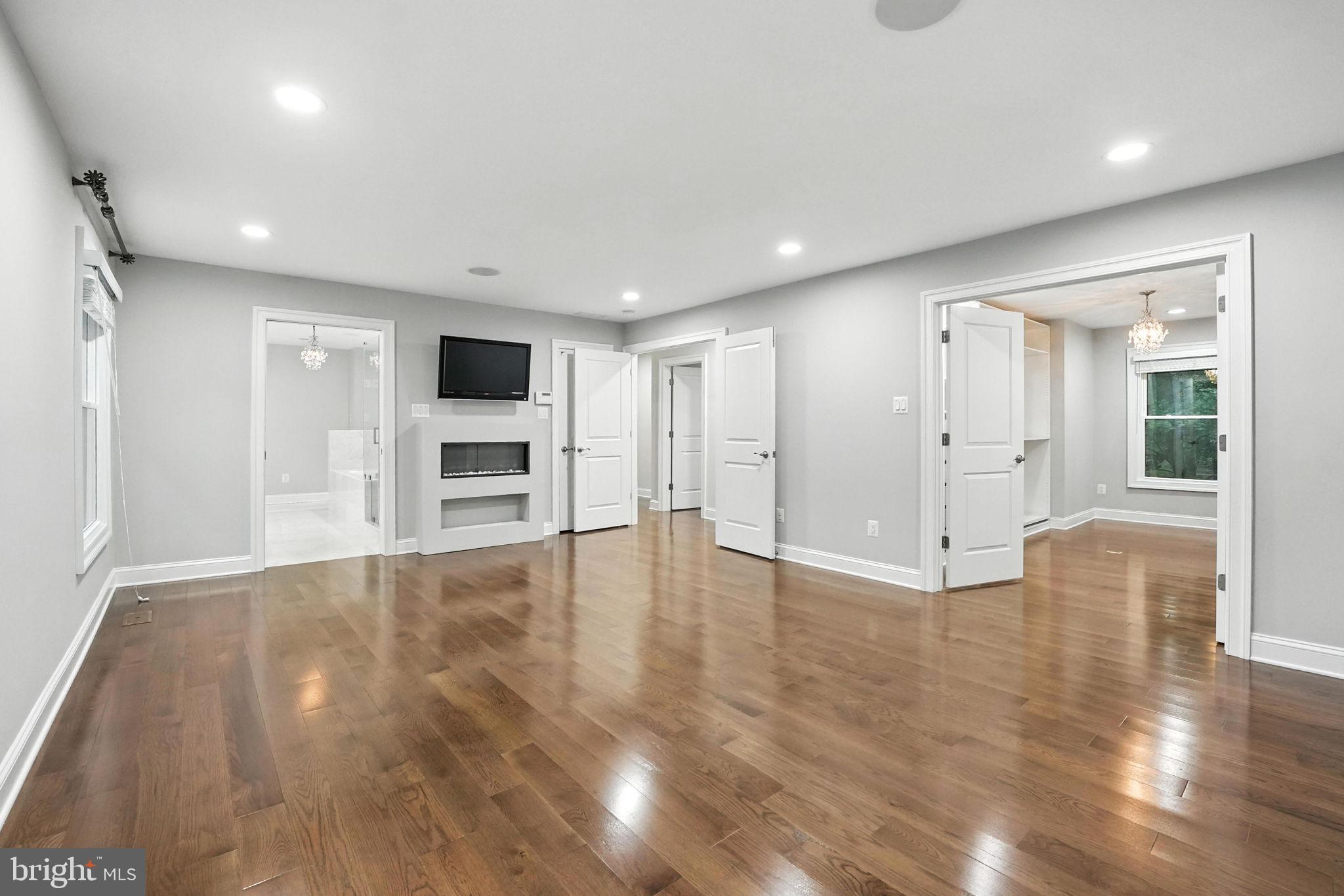 LANGLEY OAKS - Residential