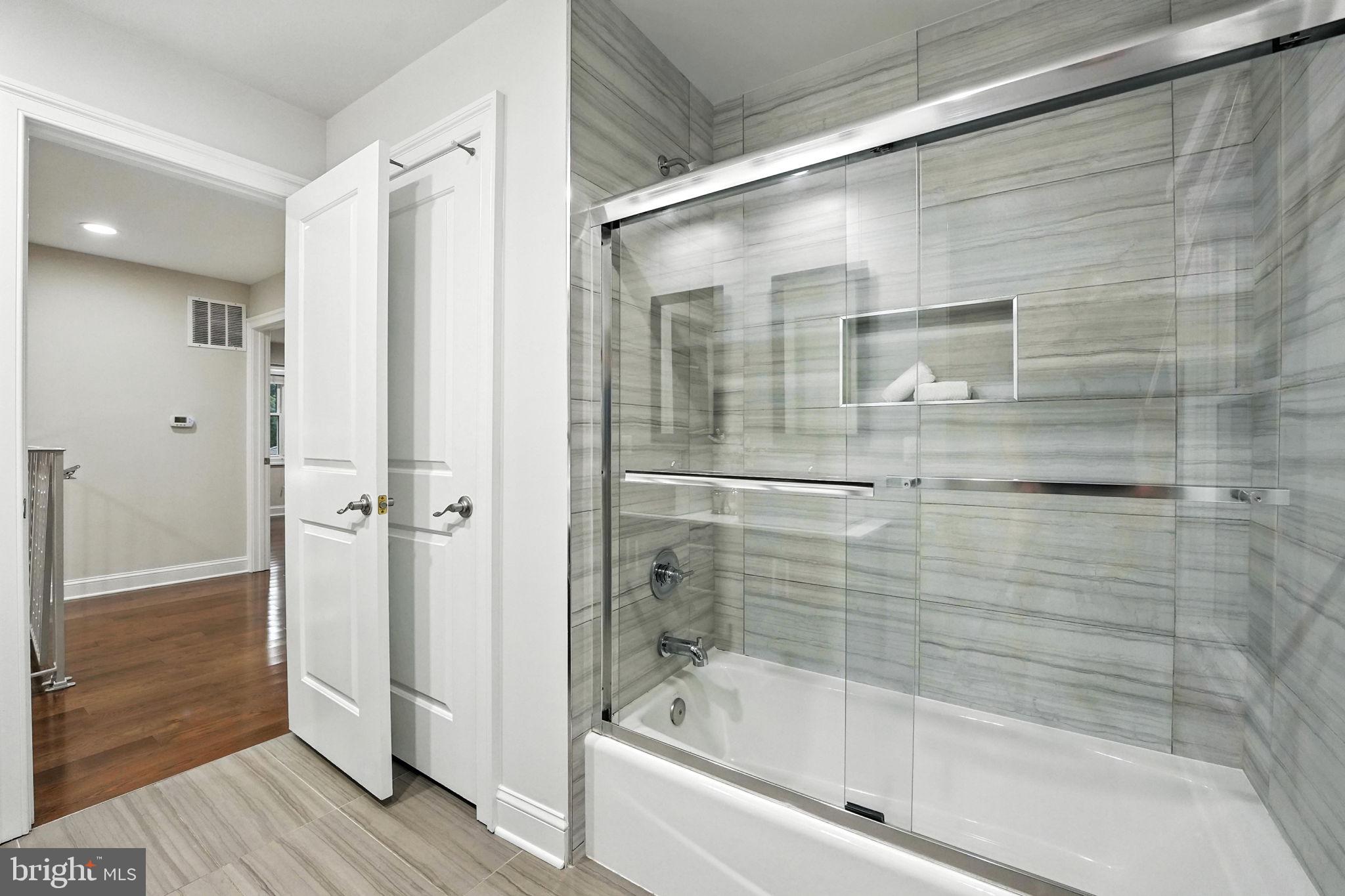 LANGLEY OAKS - Residential