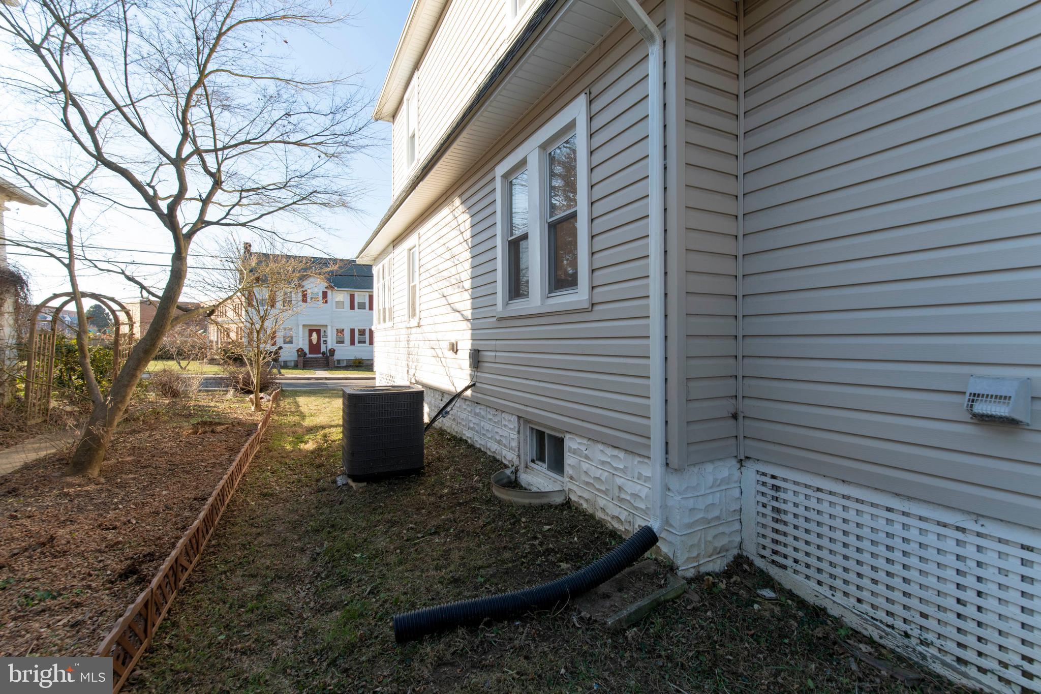 BELVEDERE SQUARE - Residential Lease