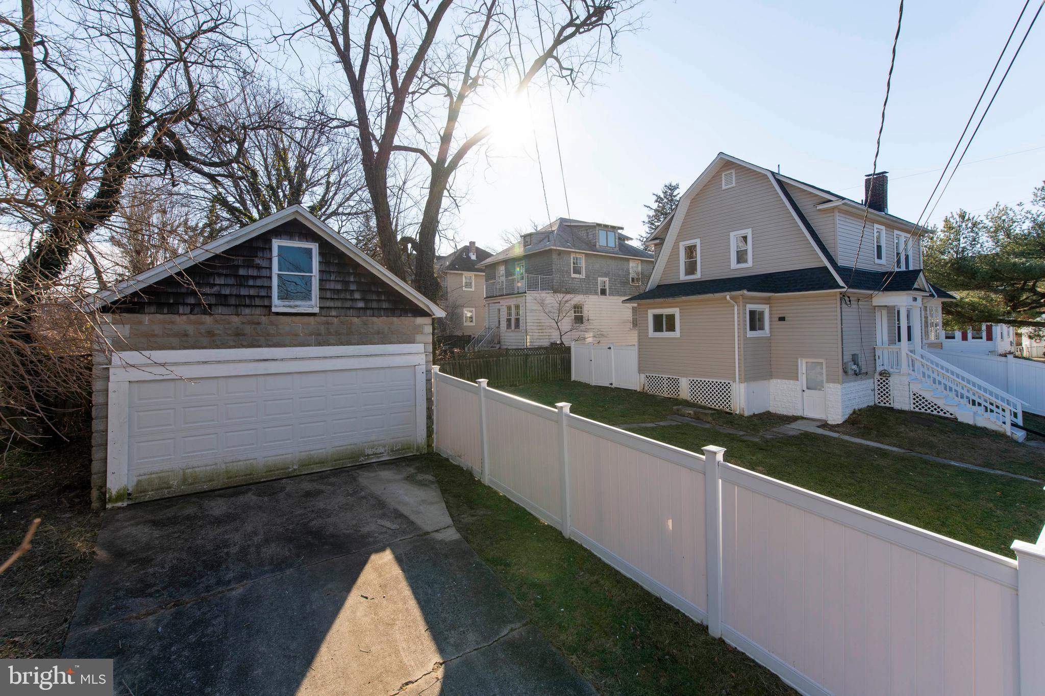 BELVEDERE SQUARE - Residential Lease