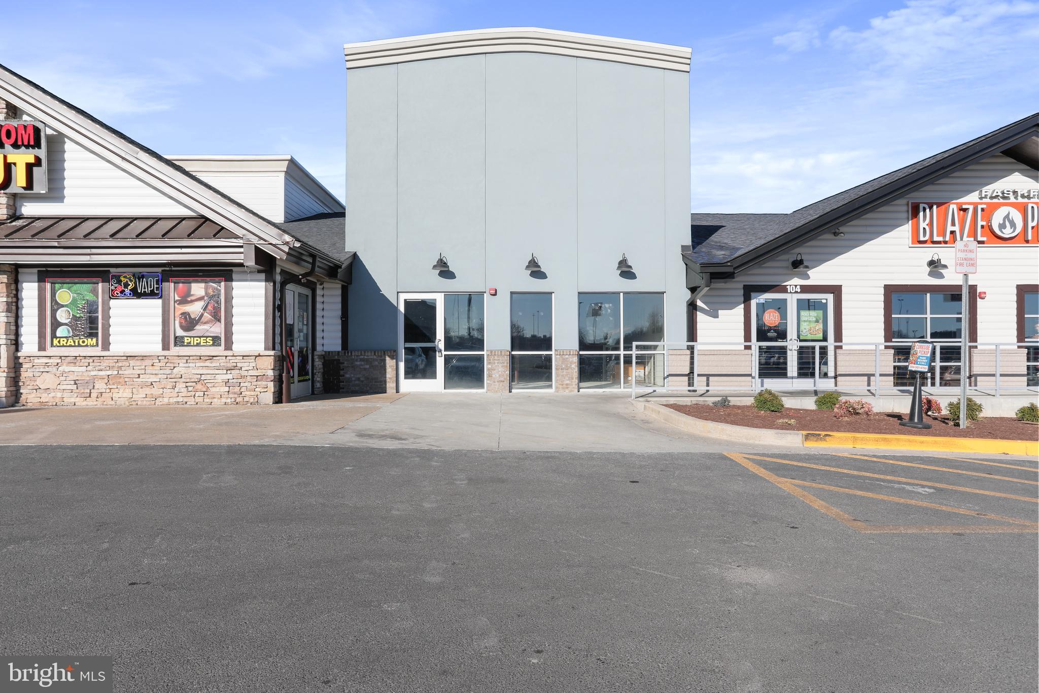 PRIME RETAIL SPACE NOW AVAILABLE! Over 1,800 Sq Ft of space available, currently a warm vanilla box ready for your custom build out! High Traffic Count on Foxcroft Avenue and surrounding by other top retailers, restaurants and grocery. Lots of parking, easy in and out, street and building signage locations available. Call For Details