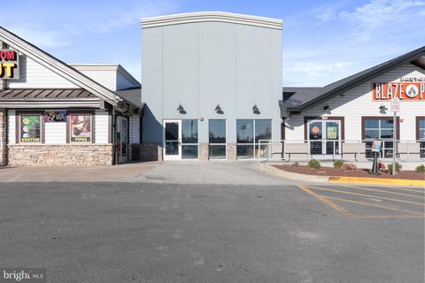 Photo of 925 Foxcroft Ave, MARTINSBURG, WV 25401 (MLS # WVBE2037210)