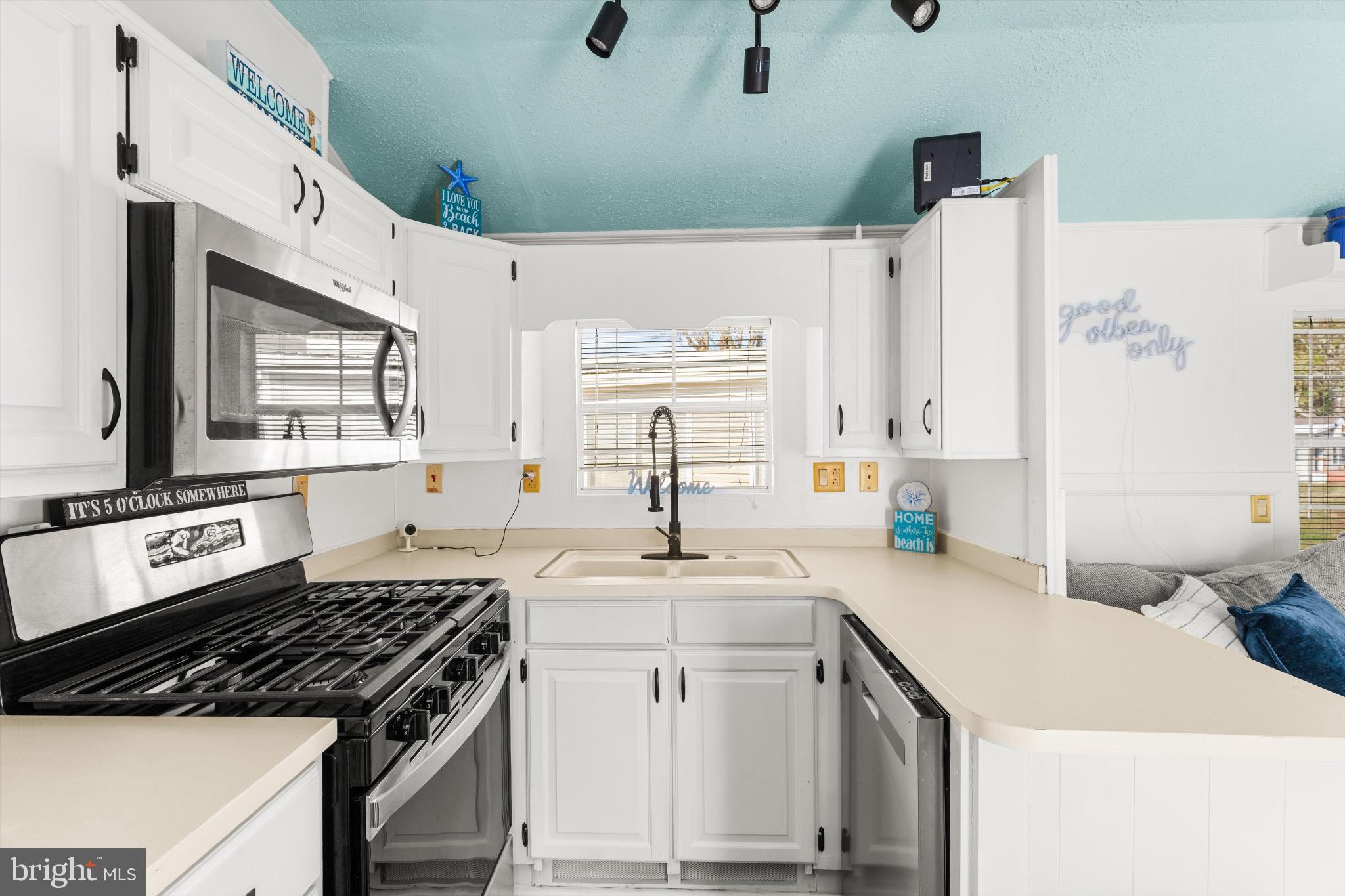 WHITE HORSE PARK III - Residential