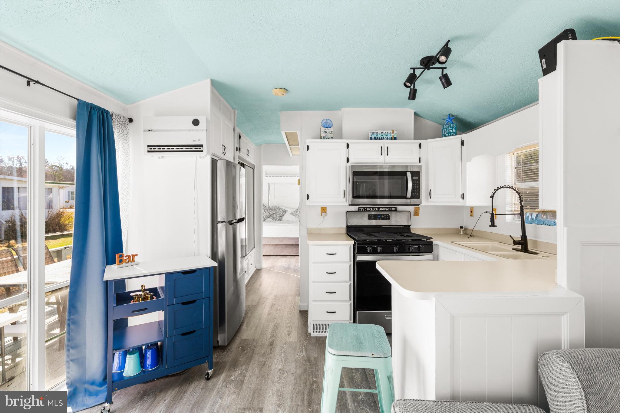 WHITE HORSE PARK III - Residential