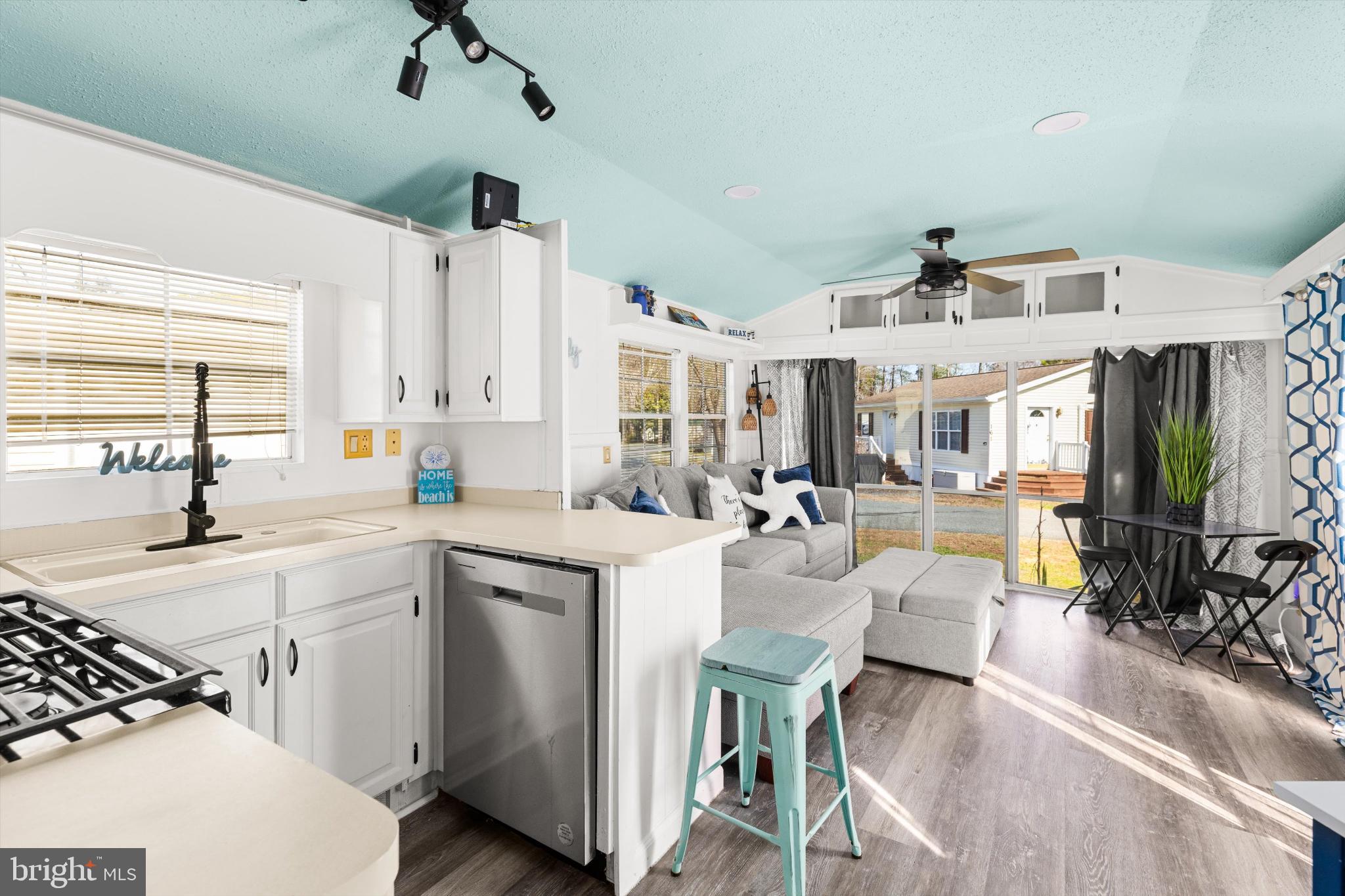 WHITE HORSE PARK III - Residential