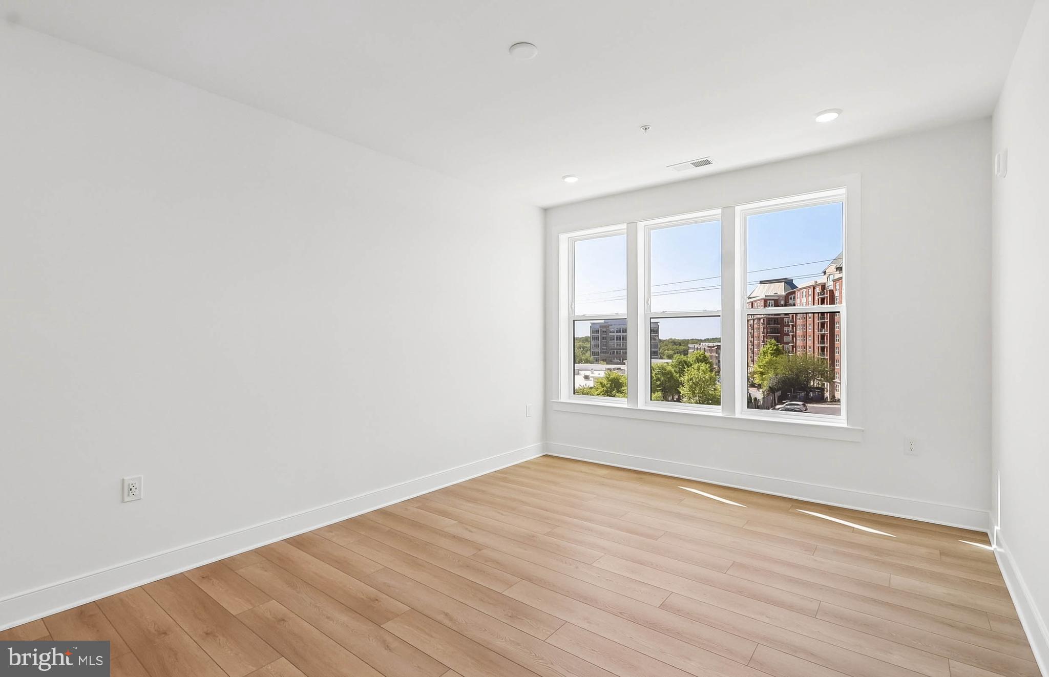 THE FLATS AT NORTHSIDE - Residential