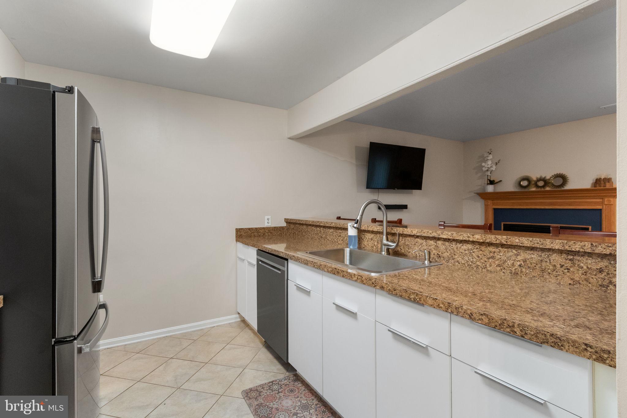 COLONIAL TERRACE - Residential